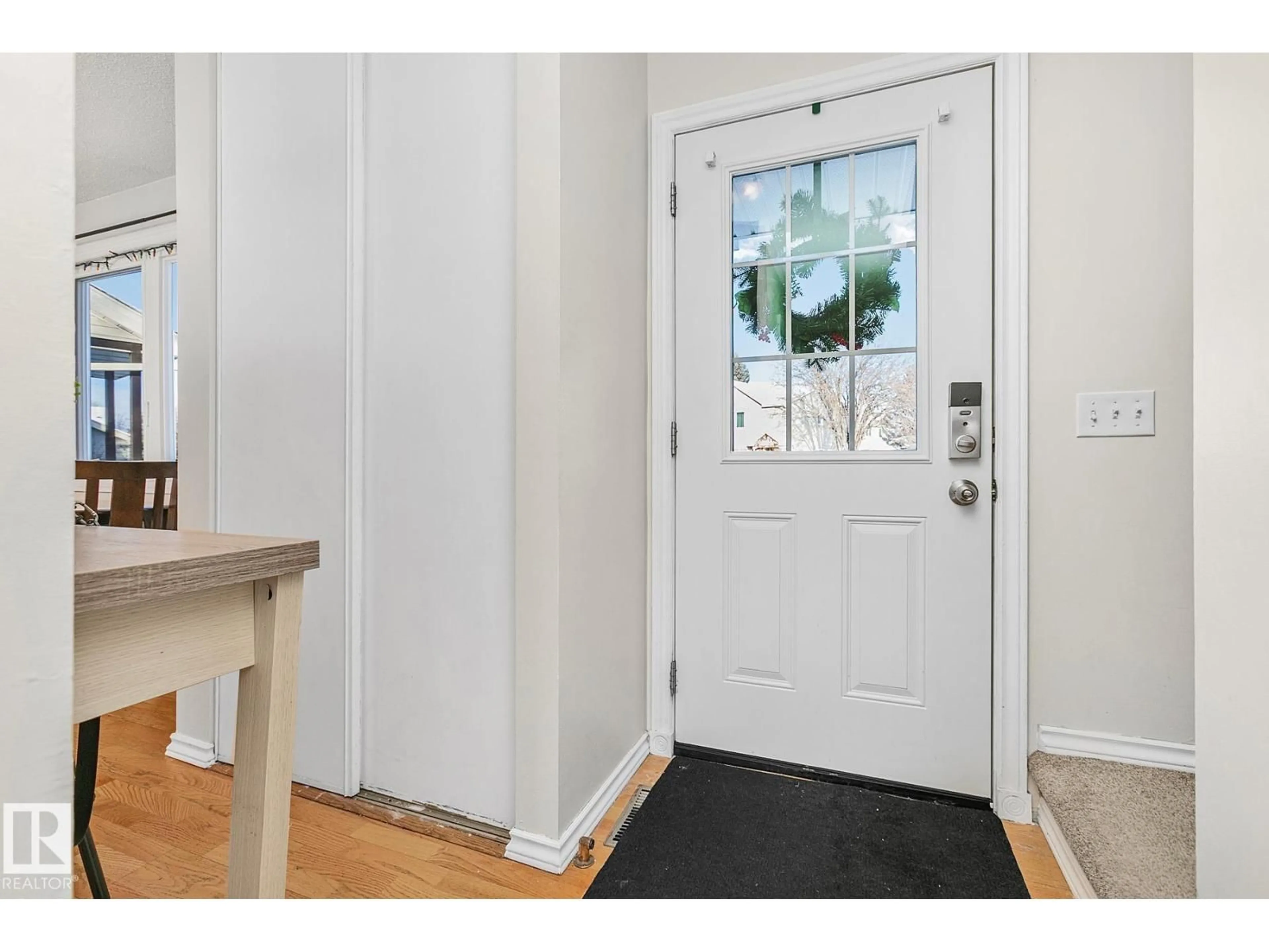 Indoor entryway for 295 VANTAGE LN, Sherwood Park Alberta T8A4J3
