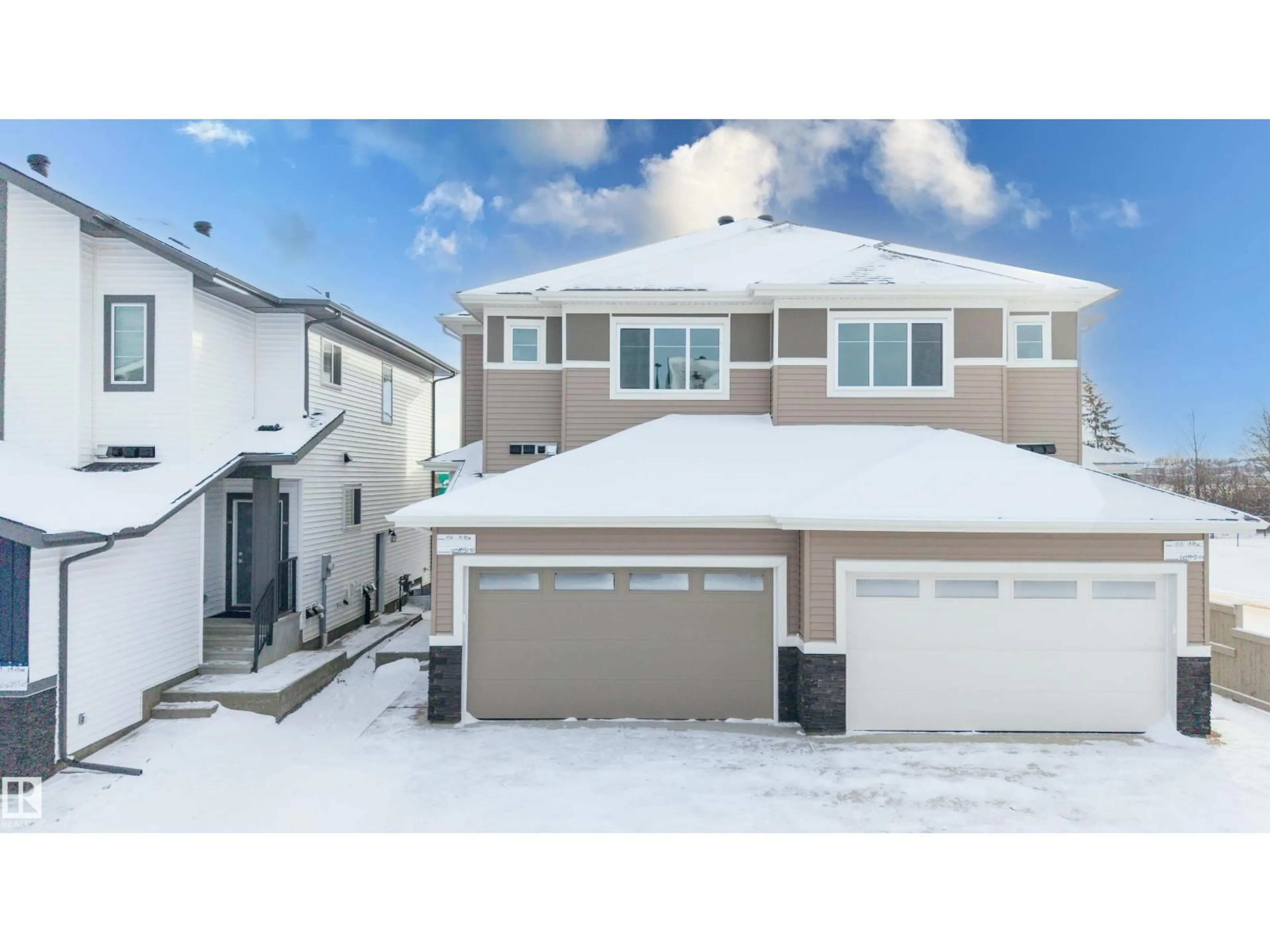 Home with vinyl exterior material, street for 931 19 AV, Edmonton Alberta T6T2X4