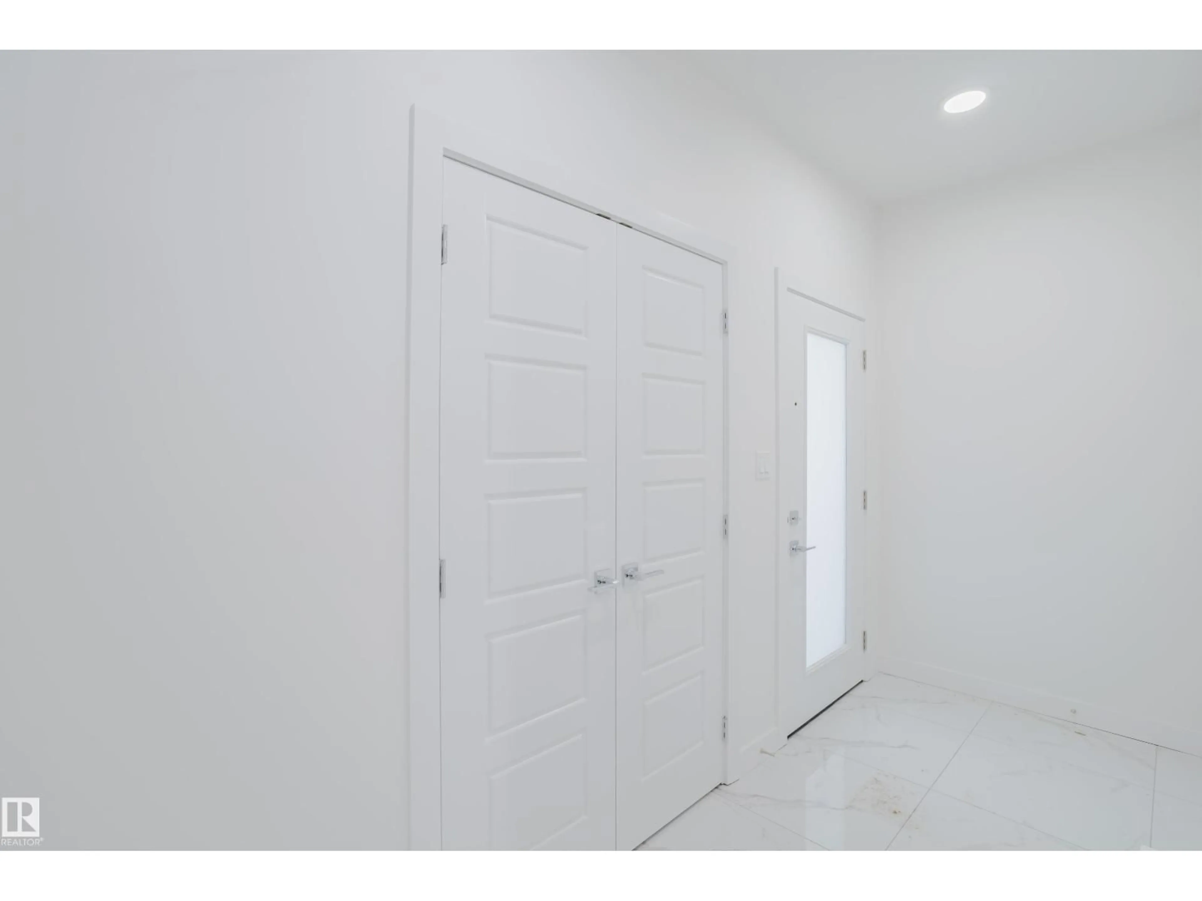 Unknown for 931 19 AV, Edmonton Alberta T6T2X4