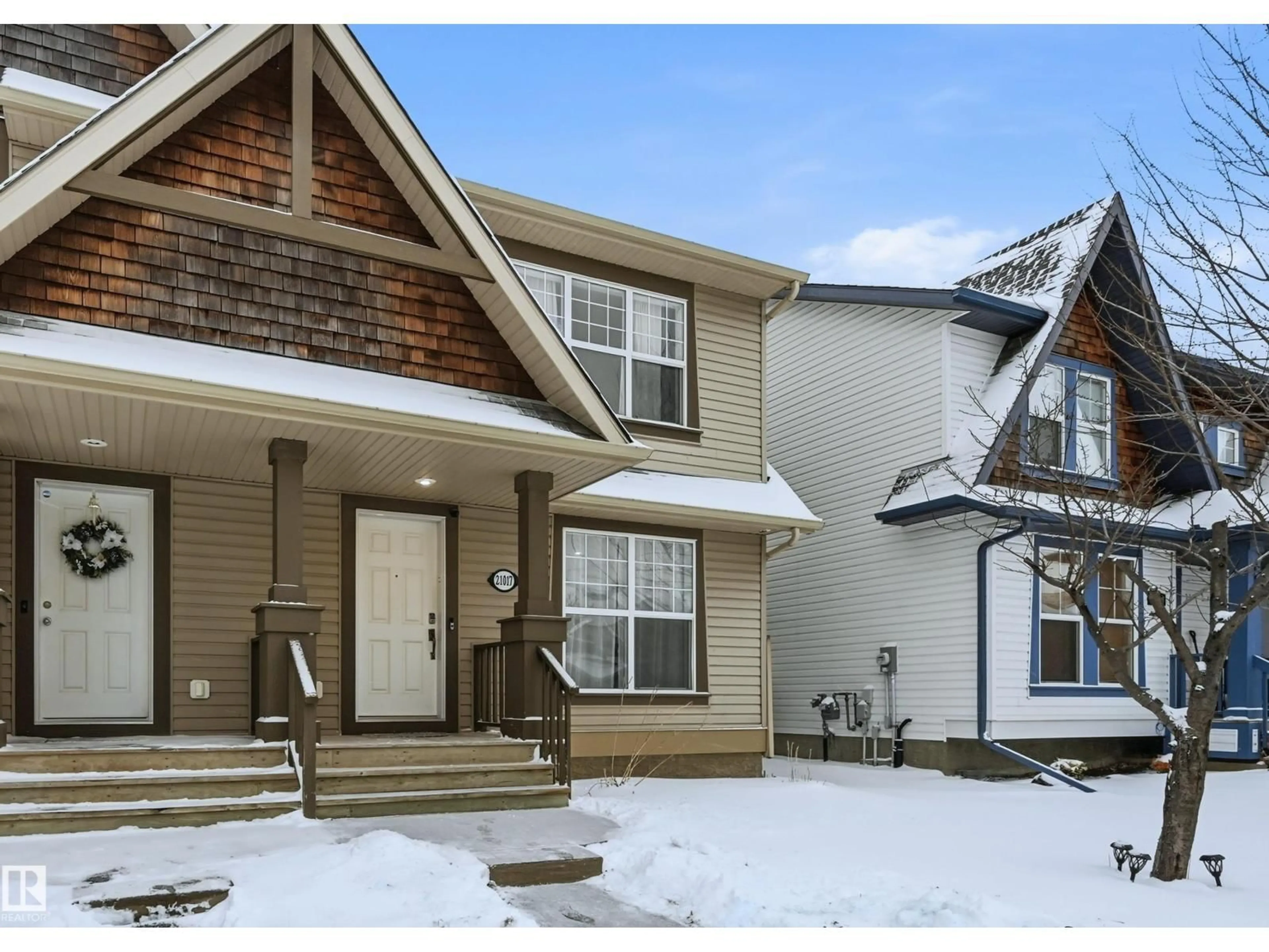 Home with vinyl exterior material, street for 21017 60 AV, Edmonton Alberta T6M0H6