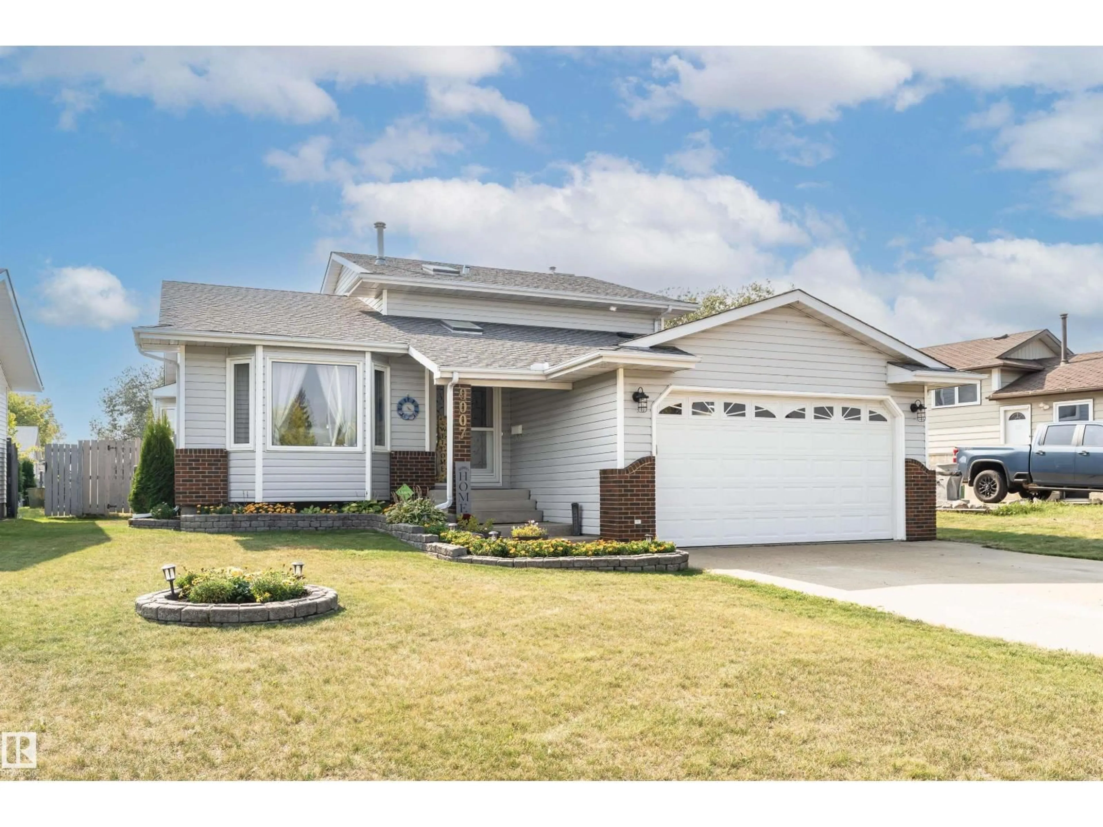 Home with vinyl exterior material, street for 9007 102 AV, Morinville Alberta T8R1B5