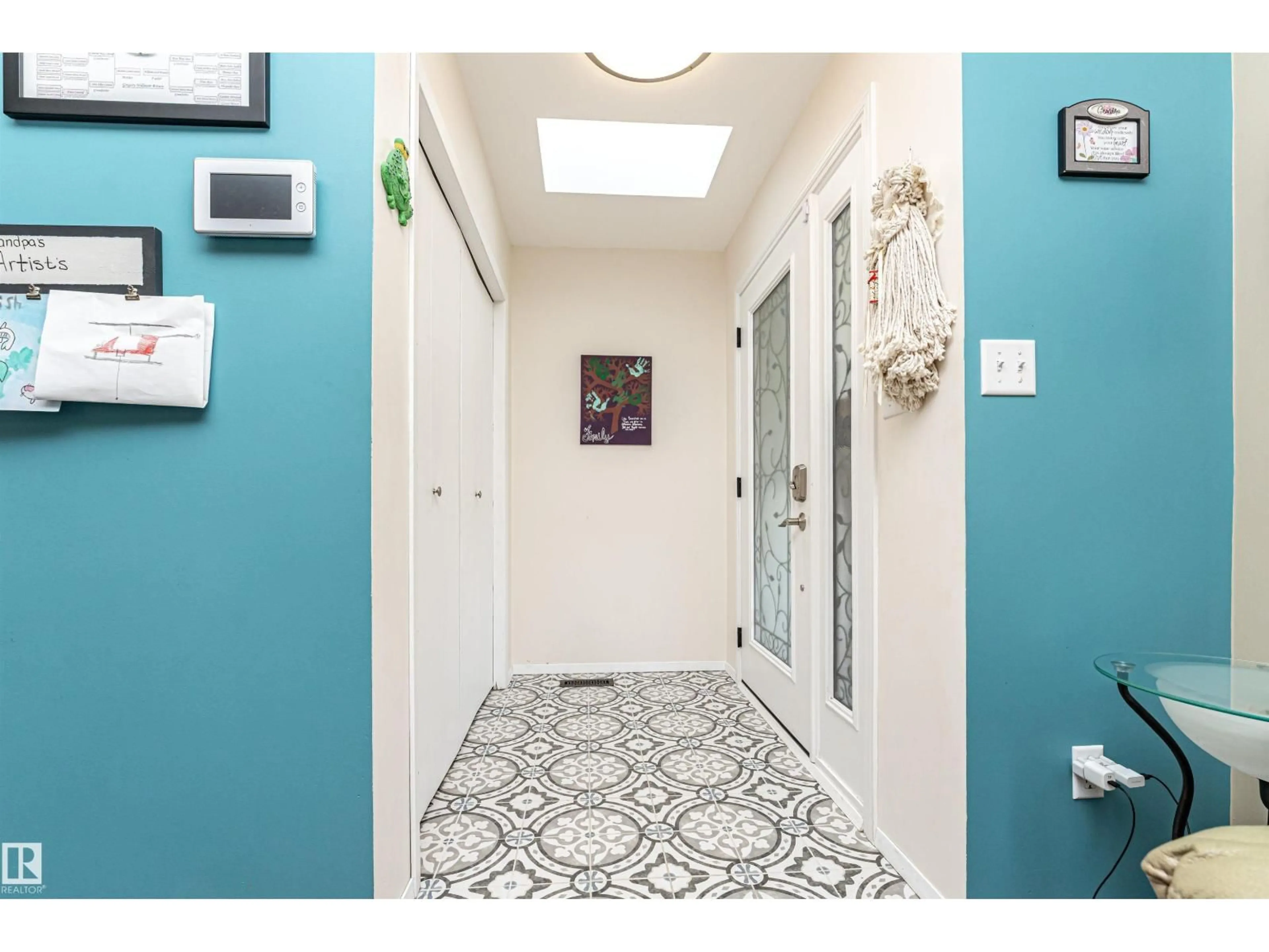 Indoor entryway for 9007 102 AV, Morinville Alberta T8R1B5