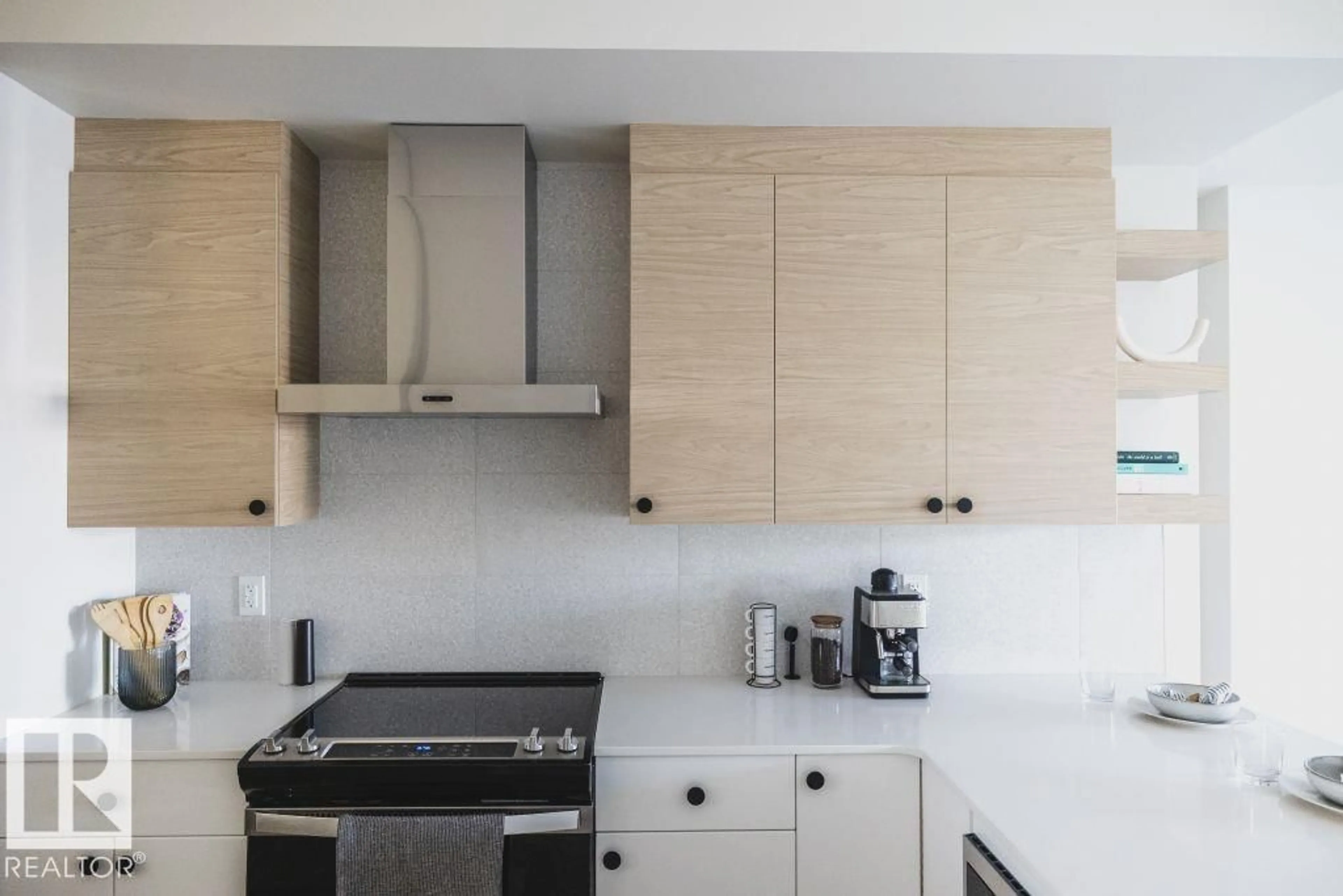 Standard kitchen, wood/laminate floor for 7477 KLAPSTEIN CR, Edmonton Alberta T6W0A6