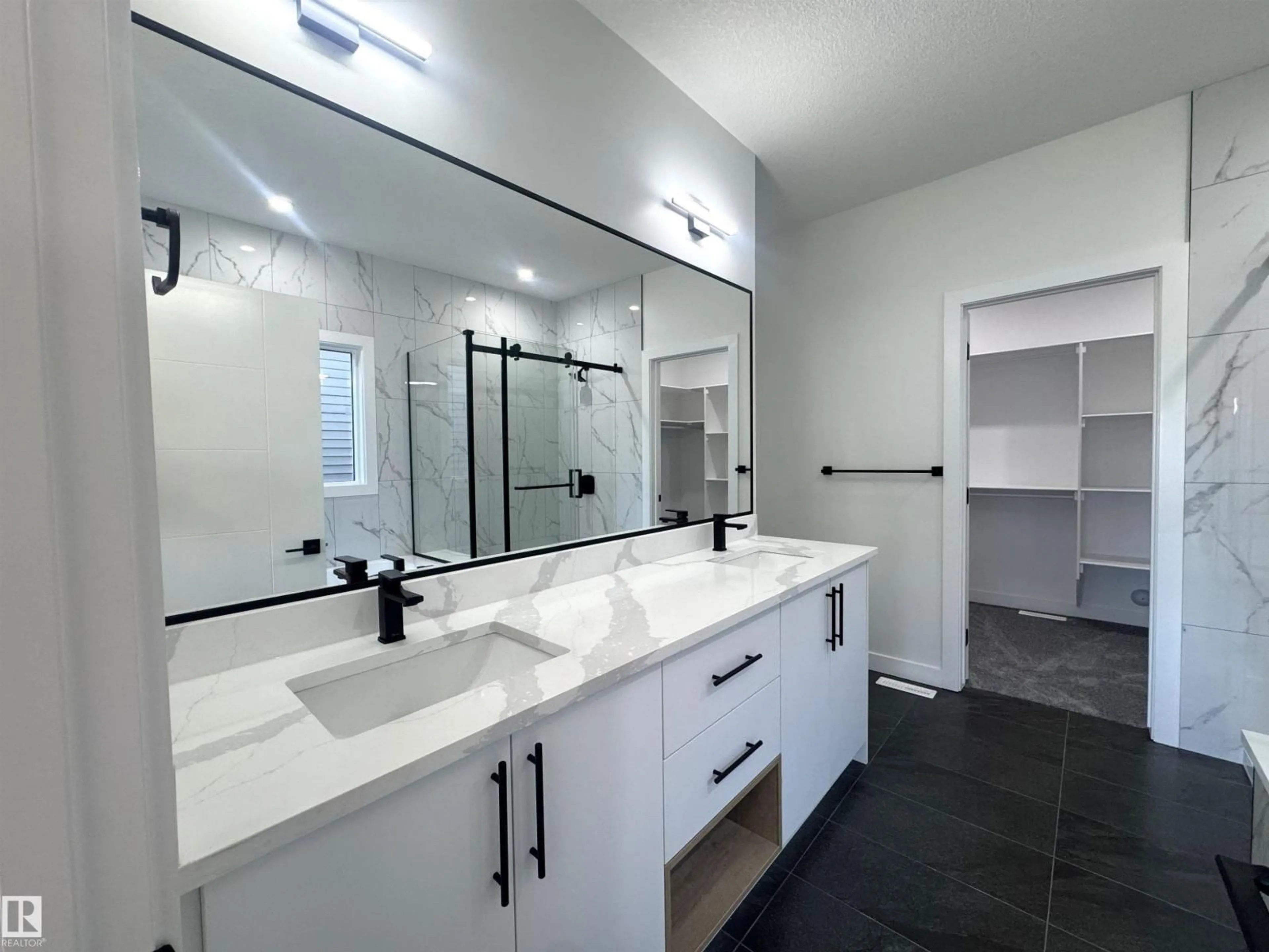 Contemporary bathroom, ceramic/tile floor for LI NW - 1558 SISKIN LINK, Edmonton Alberta T5S0V1