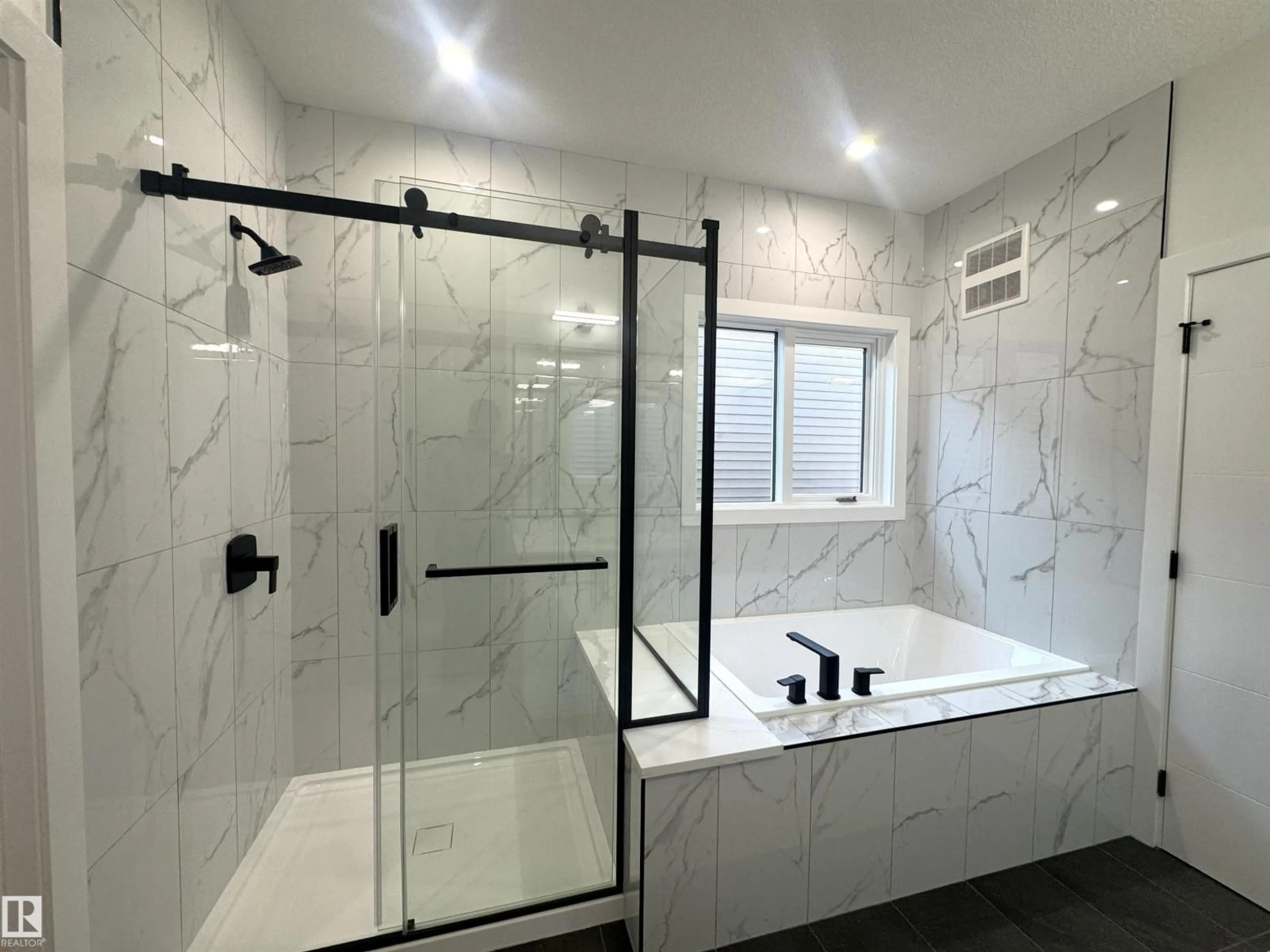 Contemporary bathroom, ceramic/tile floor for LI NW - 1558 SISKIN LINK, Edmonton Alberta T5S0V1