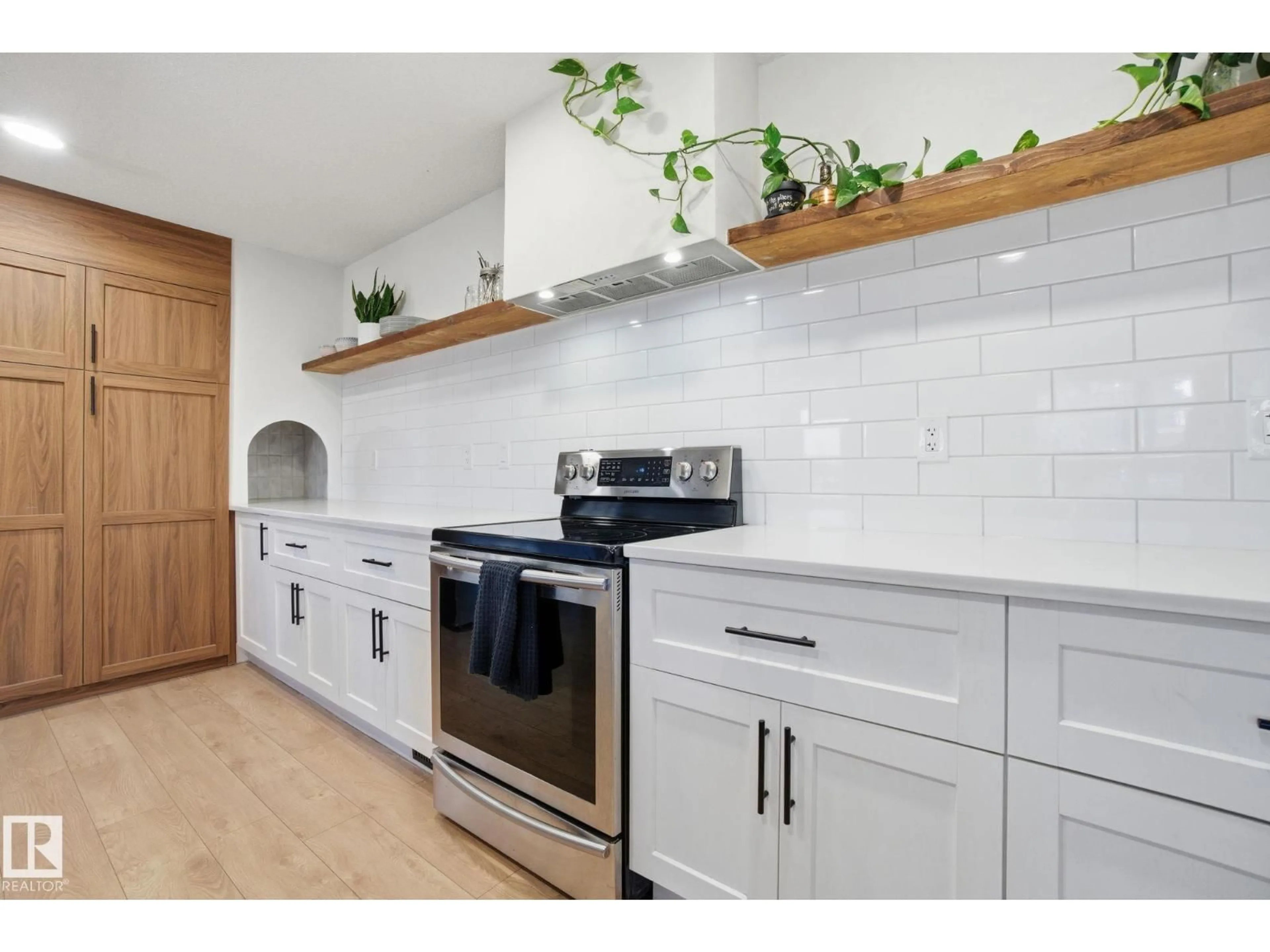 Open concept kitchen, ceramic/tile floor for 272 GRANDIN VG, St. Albert Alberta T8N2R6