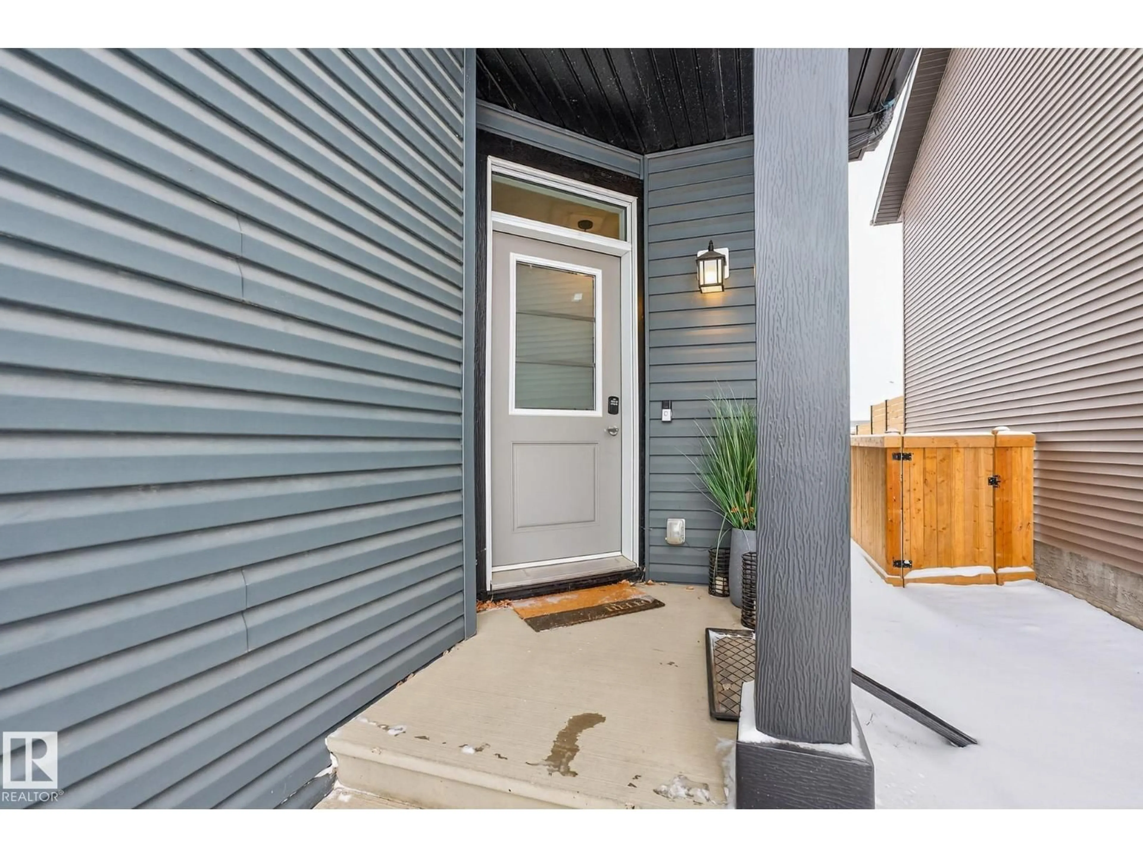 Indoor entryway for 1365 WESTERRA DR, Stony Plain Alberta T7Z0K7