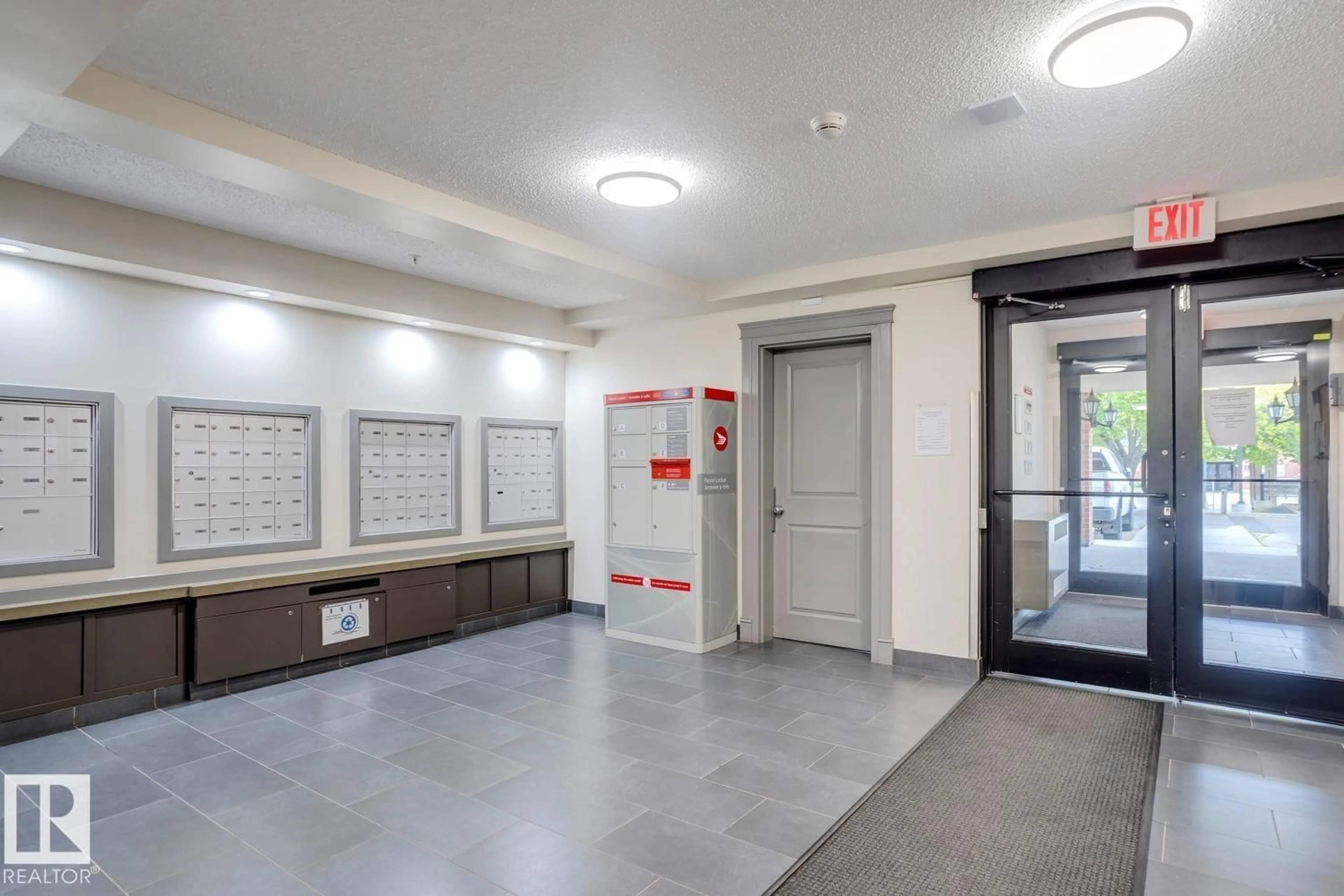 Indoor foyer for 11449 - 218 ELLERSLIE RD SW, Edmonton Alberta T6W1T2