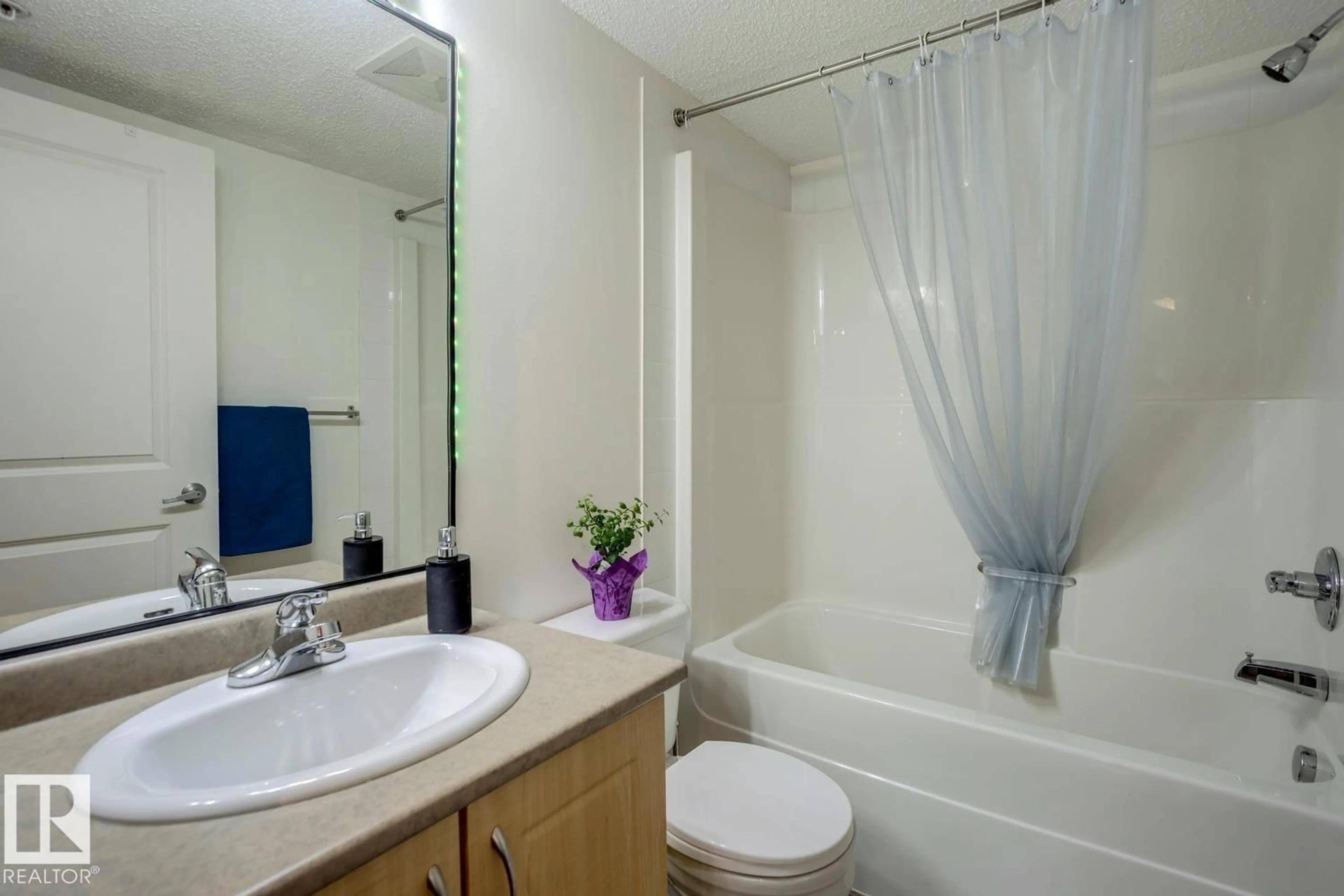Standard bathroom, unknown for 11449 - 218 ELLERSLIE RD SW, Edmonton Alberta T6W1T2