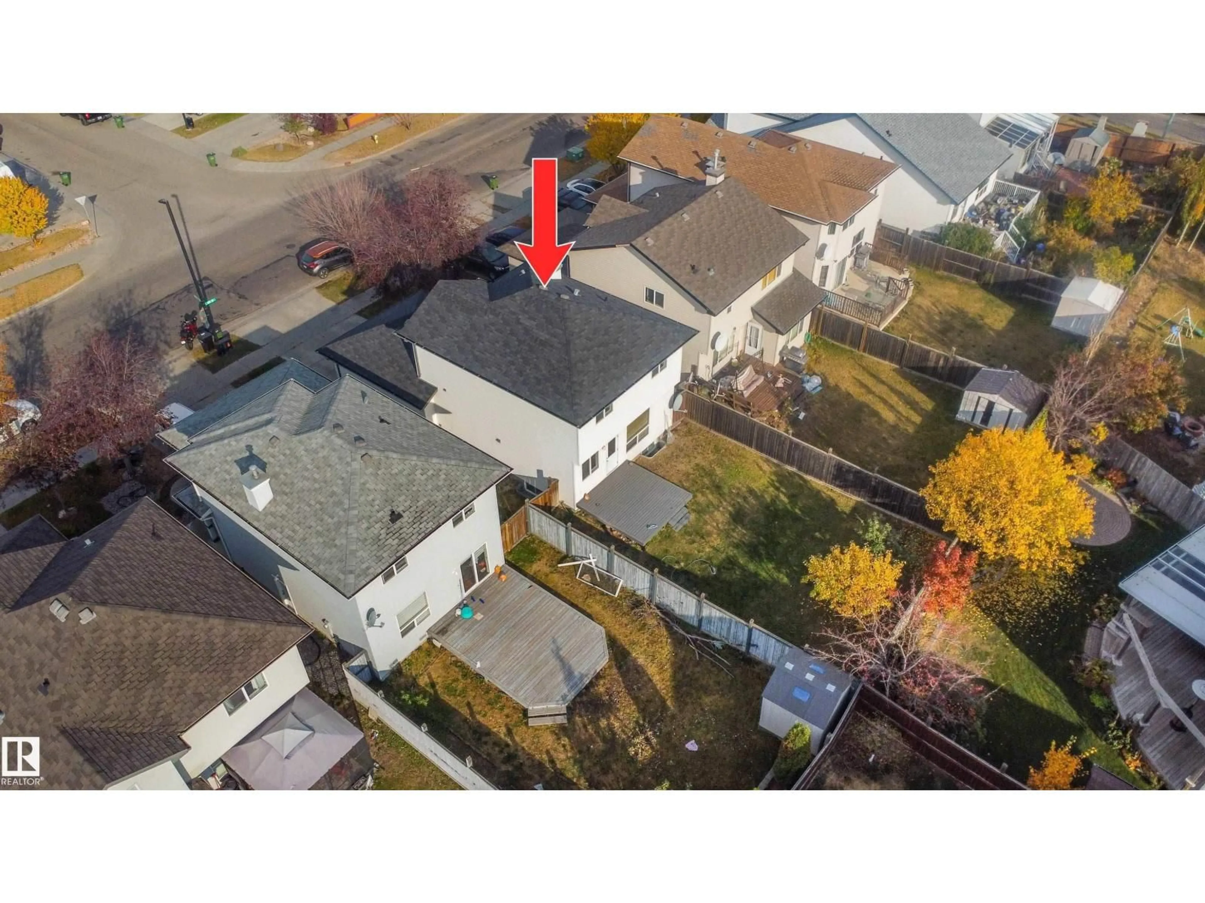 A pic from outside/outdoor area/front of a property/back of a property/a pic from drone, street for 1711 37A AV, Edmonton Alberta T6T1X9