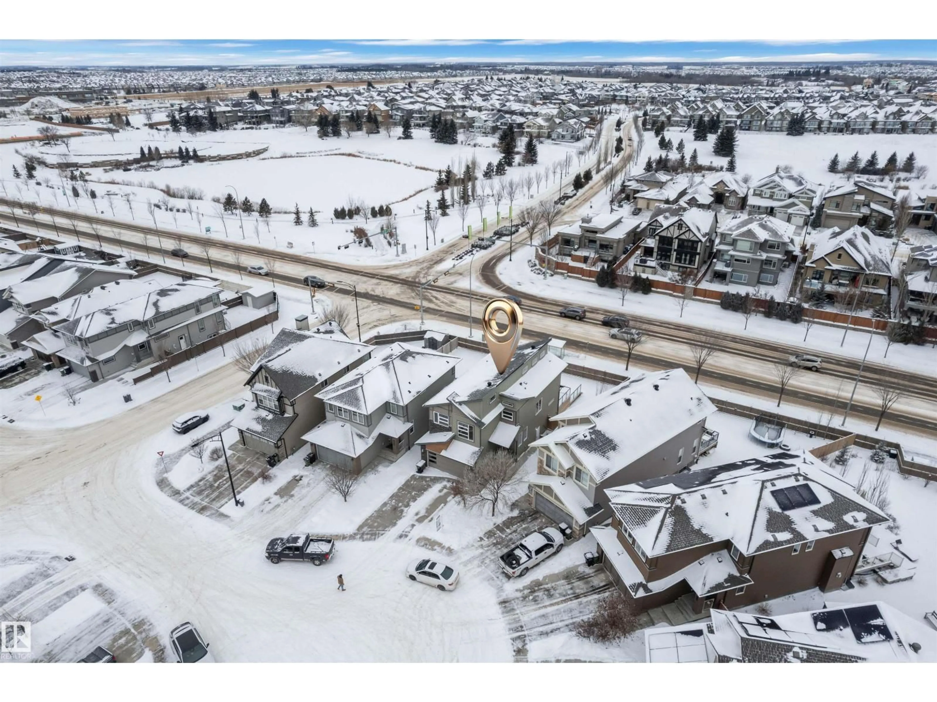 A pic from outside/outdoor area/front of a property/back of a property/a pic from drone, street for 3608 PARKER CL, Edmonton Alberta T6W3A9