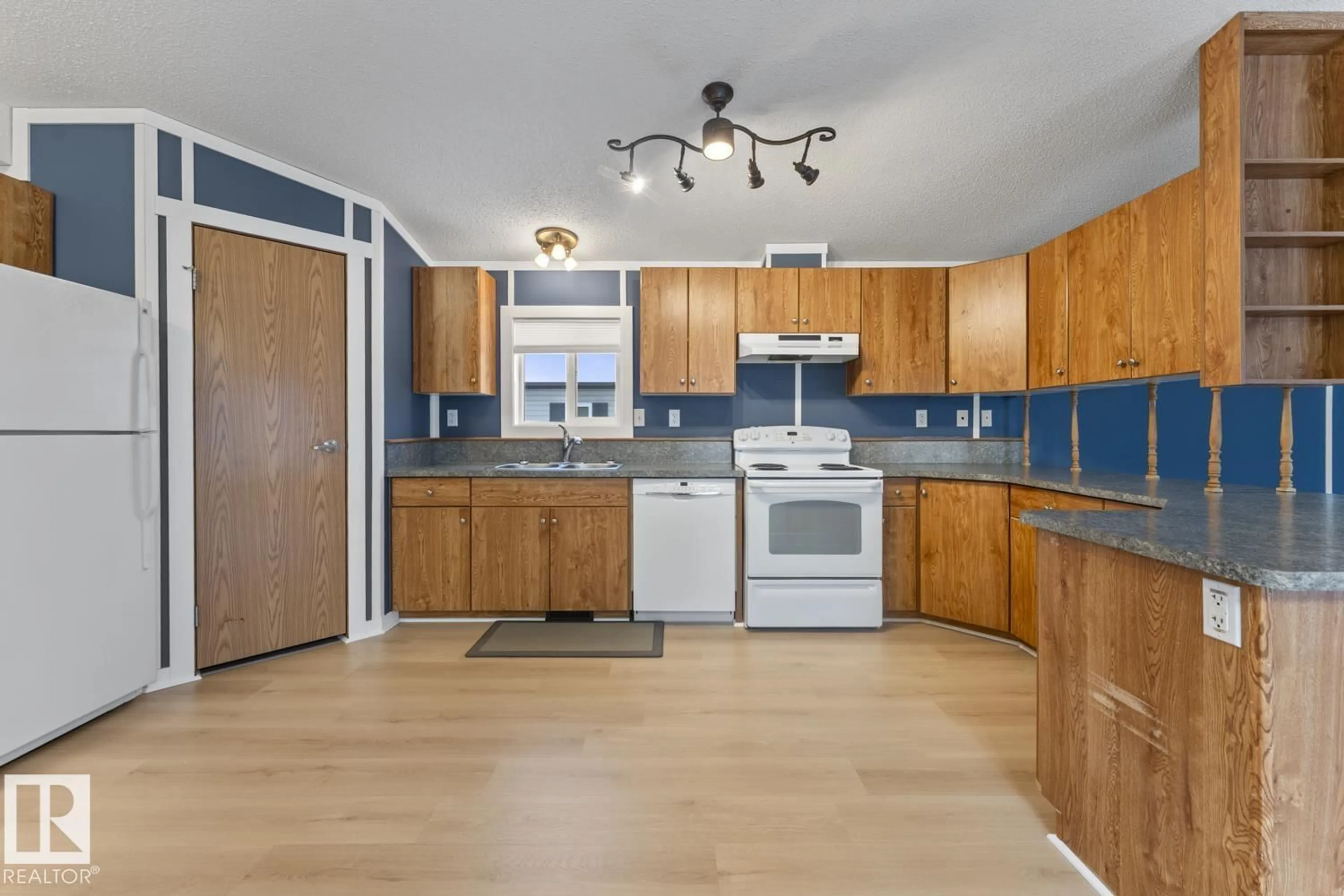 Standard kitchen, unknown for 5907 LABRADOR RD, Cold Lake Alberta T9M0C6