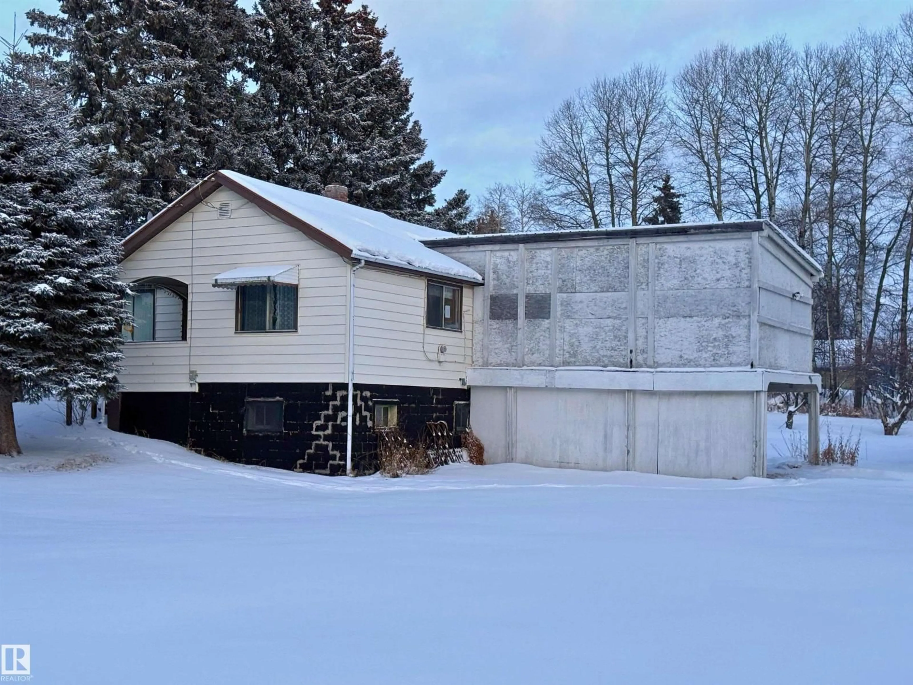 Shed for 301 4 AV, Winfield Alberta T0C2X0