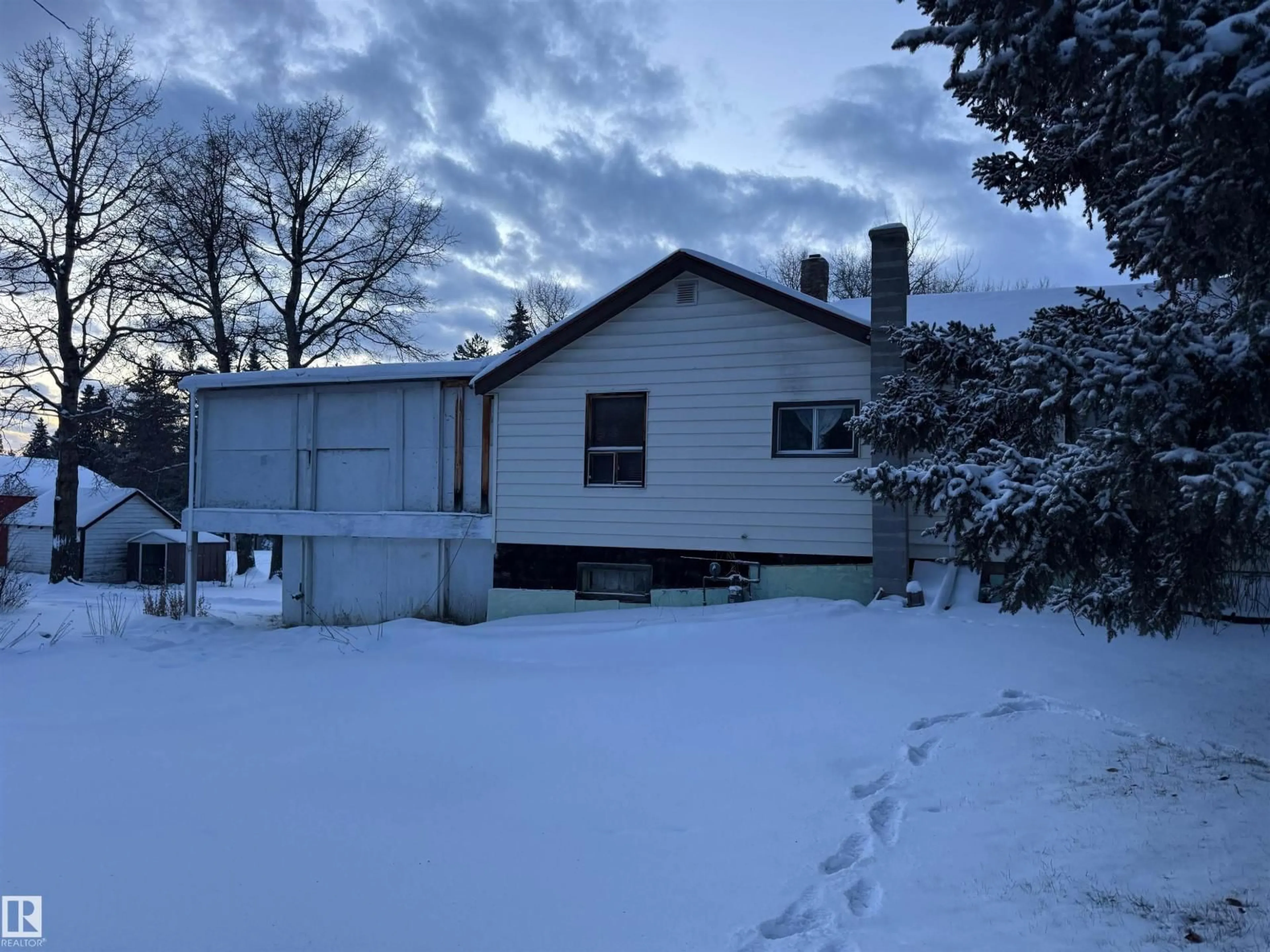 A pic from outside/outdoor area/front of a property/back of a property/a pic from drone, street for 301 4 AV, Winfield Alberta T0C2X0