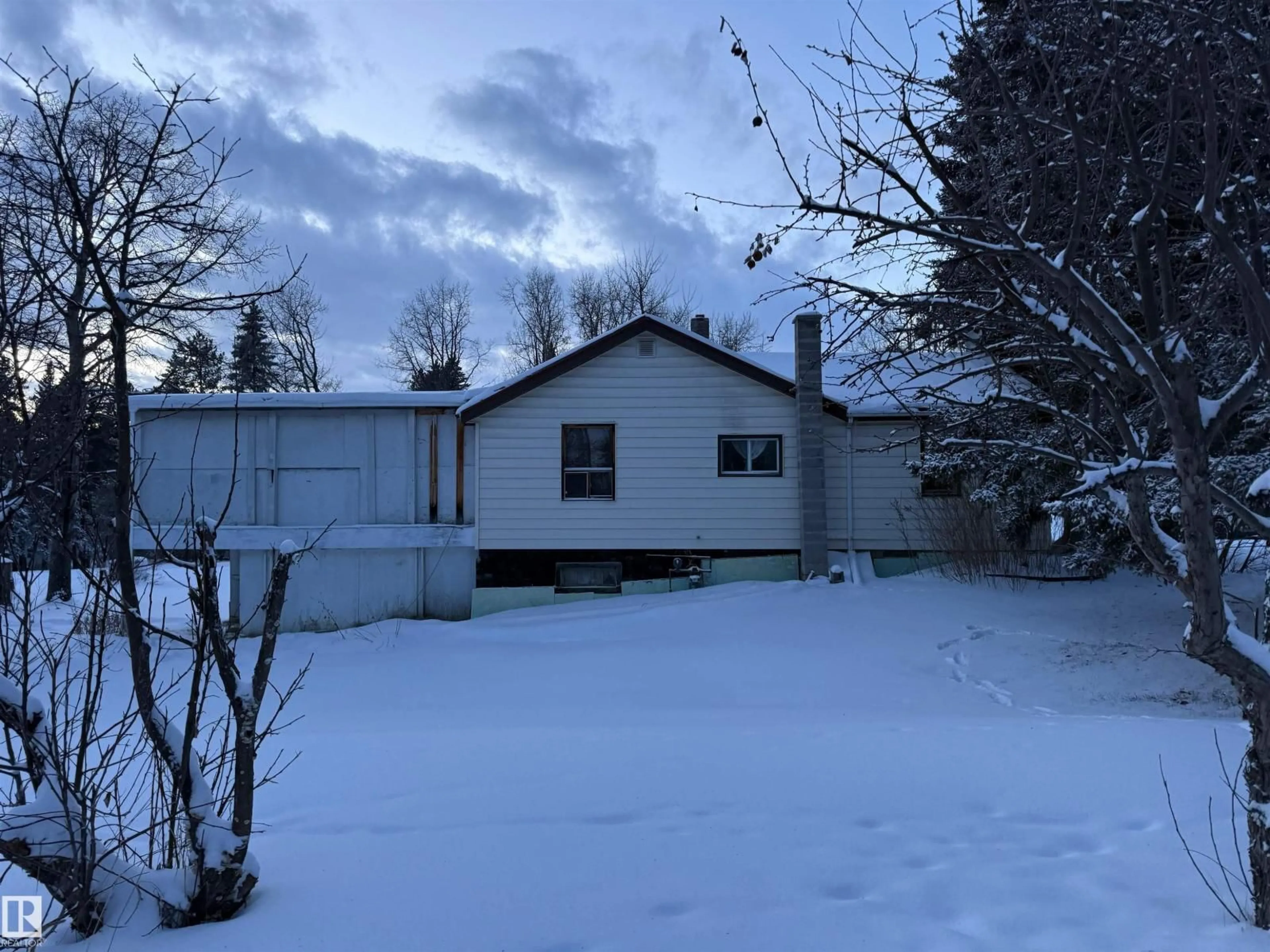 Shed for 301 4 AV, Winfield Alberta T0C2X0