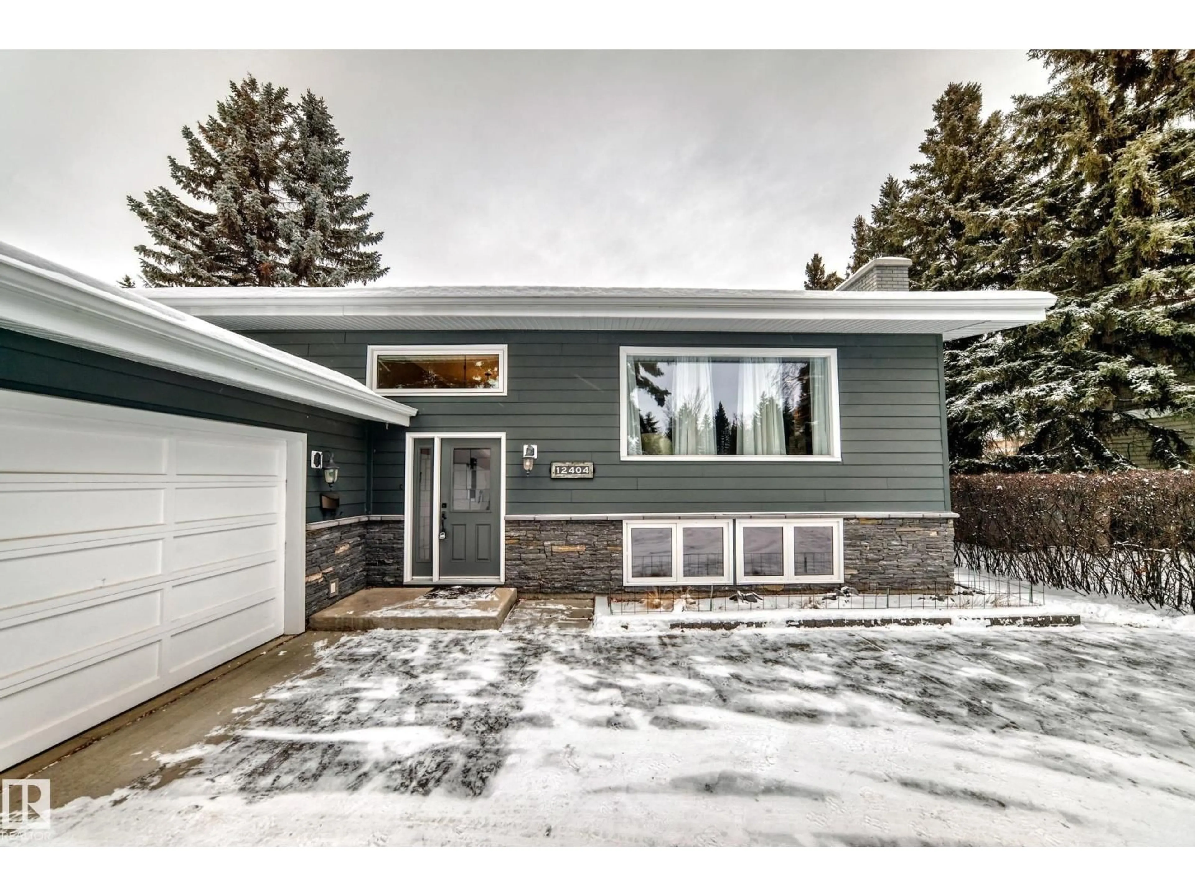 Home with vinyl exterior material, street for 12404 39 AV NW, Edmonton Alberta T6J0N2