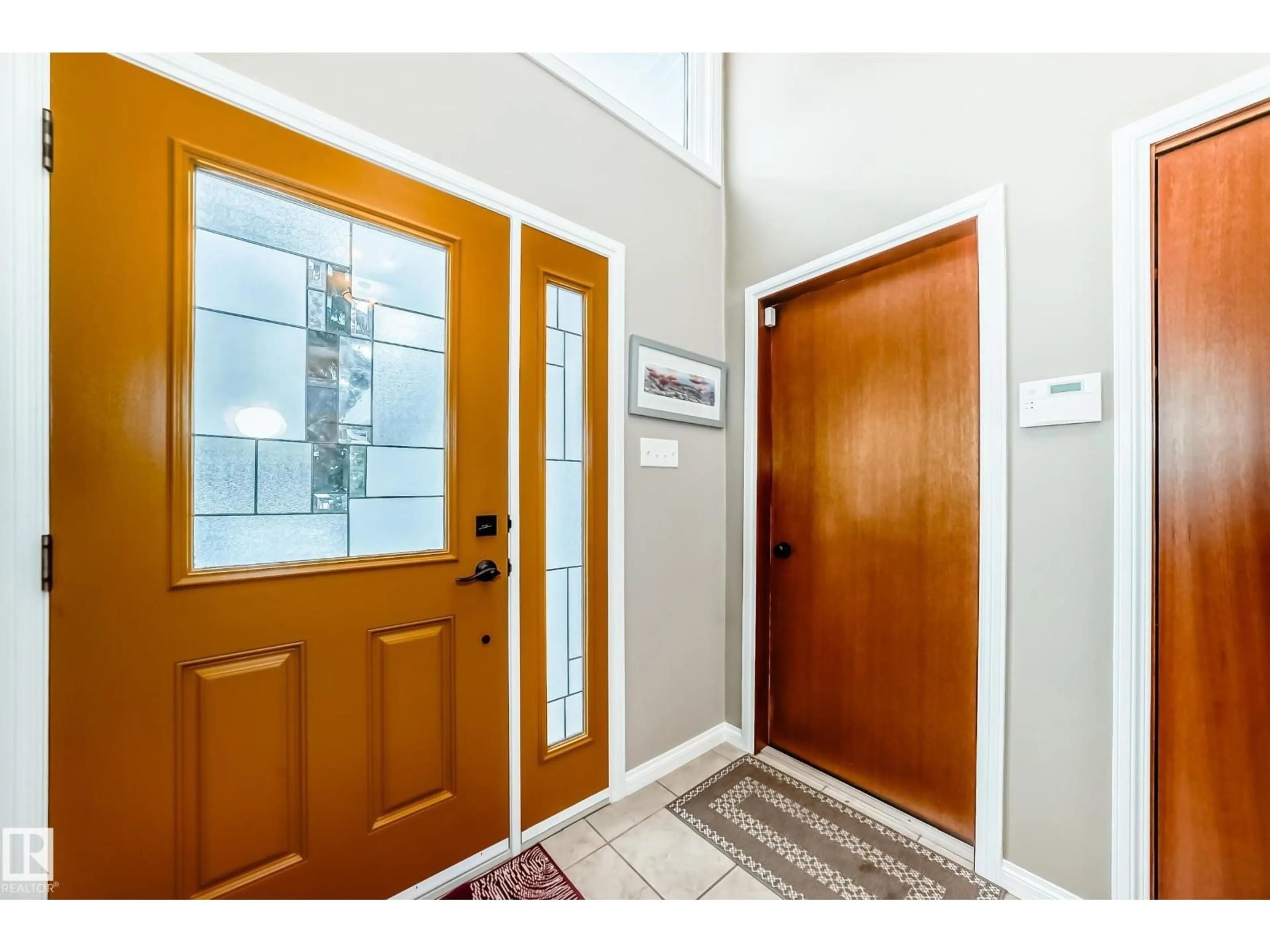 Indoor entryway for 12404 39 AV NW, Edmonton Alberta T6J0N2