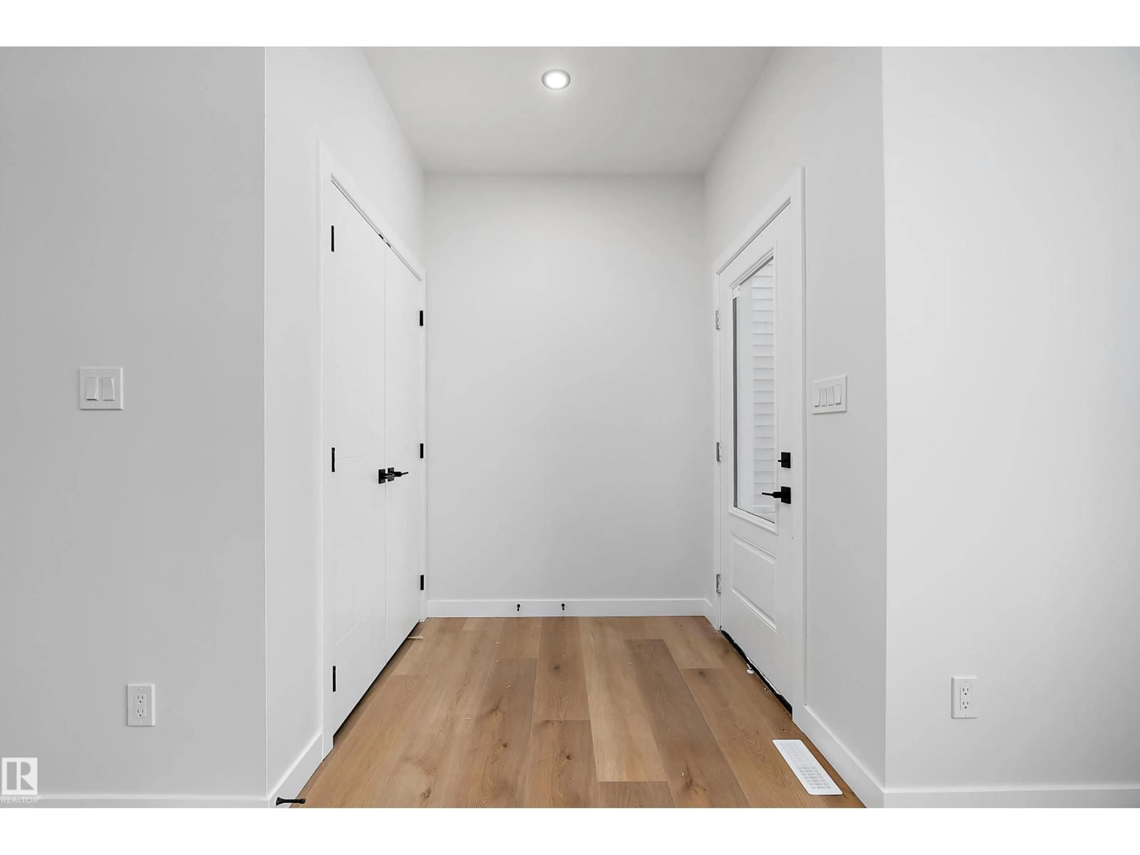 Indoor entryway for 438 CRYSTAL CREEK LI, Leduc Alberta T9E0X5