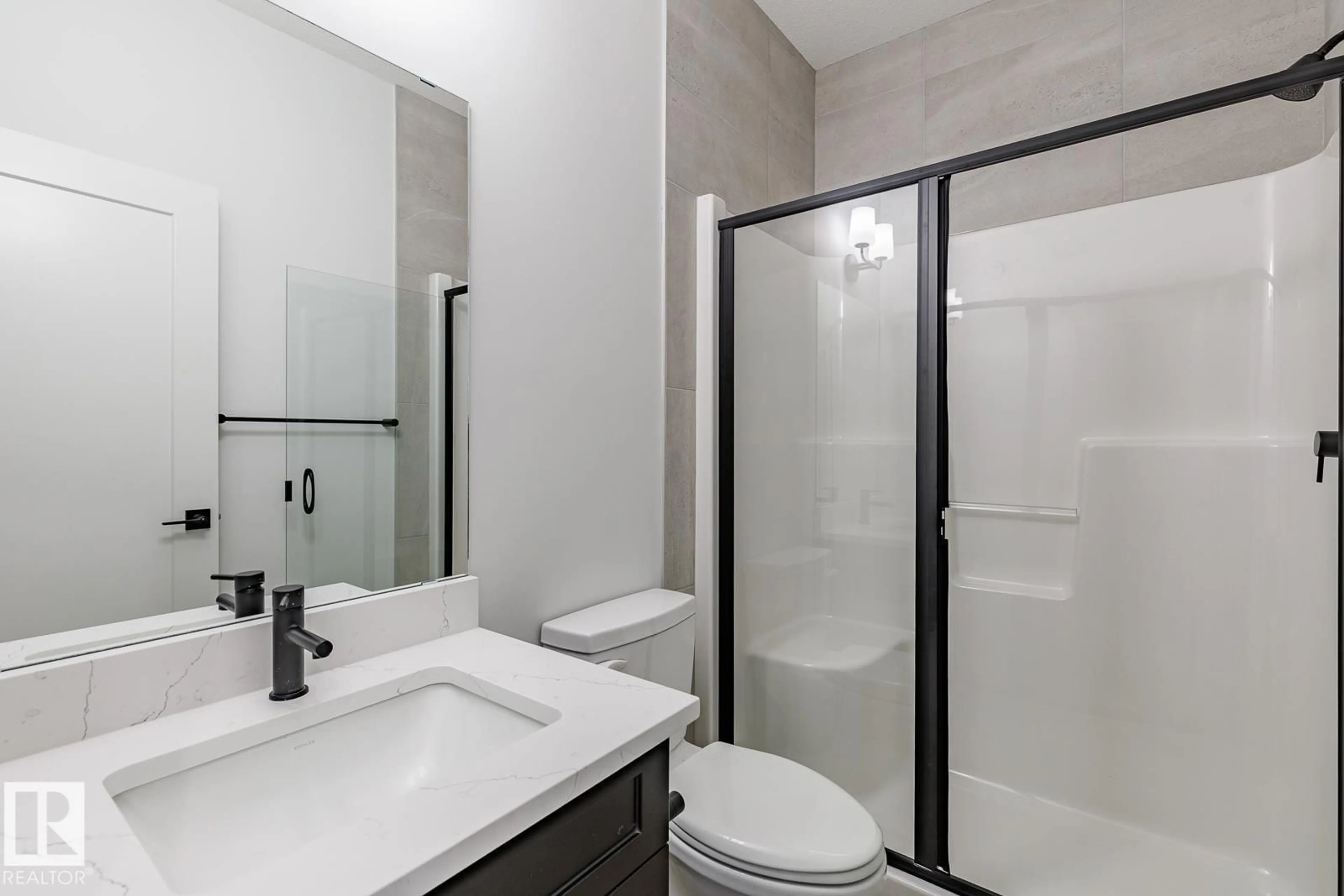 Standard bathroom, ceramic/tile floor for 13047 212 ST, Edmonton Alberta T5S0T8