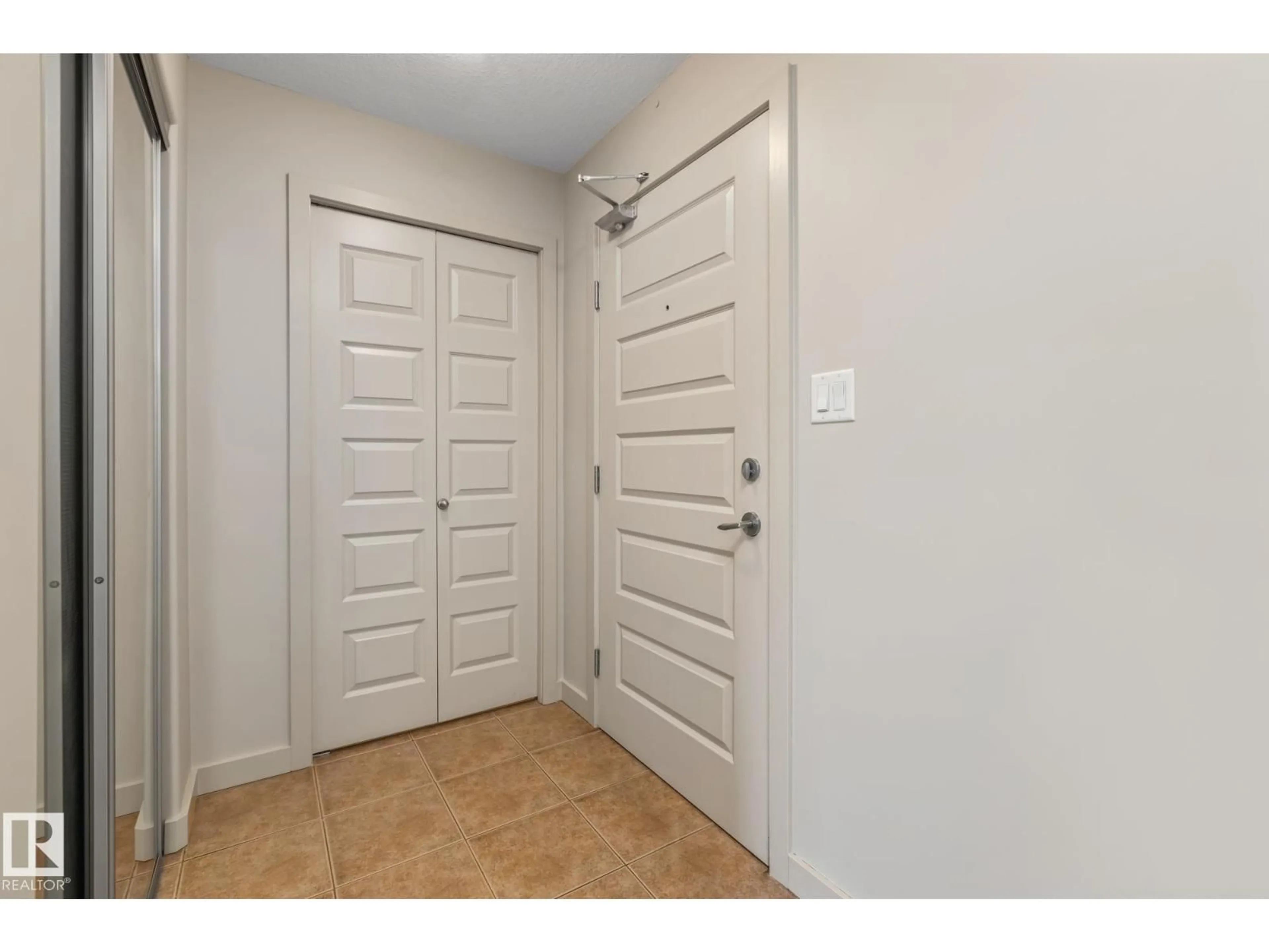 Indoor entryway for 313 - 11615 ELLERSLIE RD, Edmonton Alberta T6W0J3