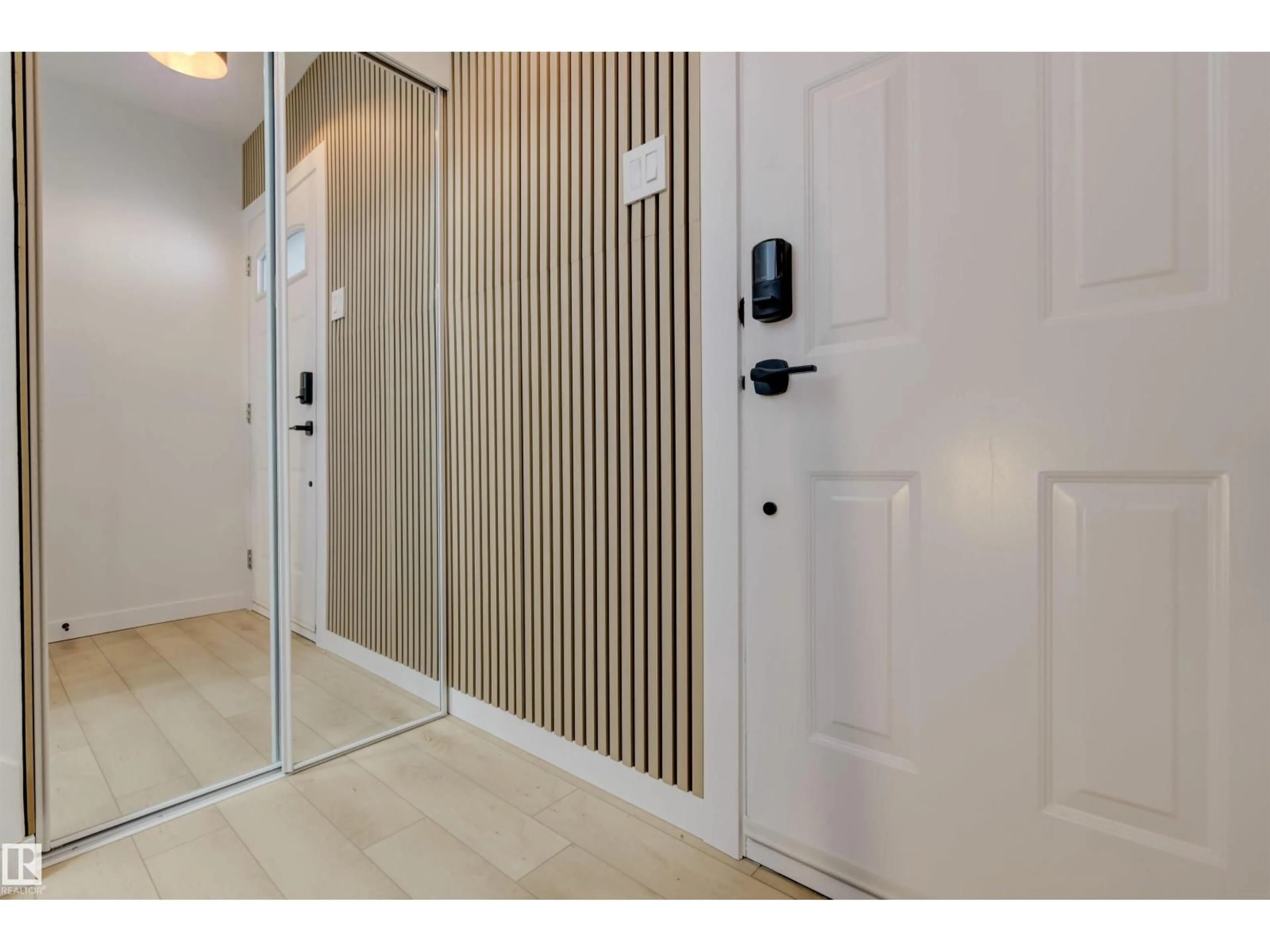 Indoor entryway for 123 MORIN MAZE MZ, Edmonton Alberta T6K1V1