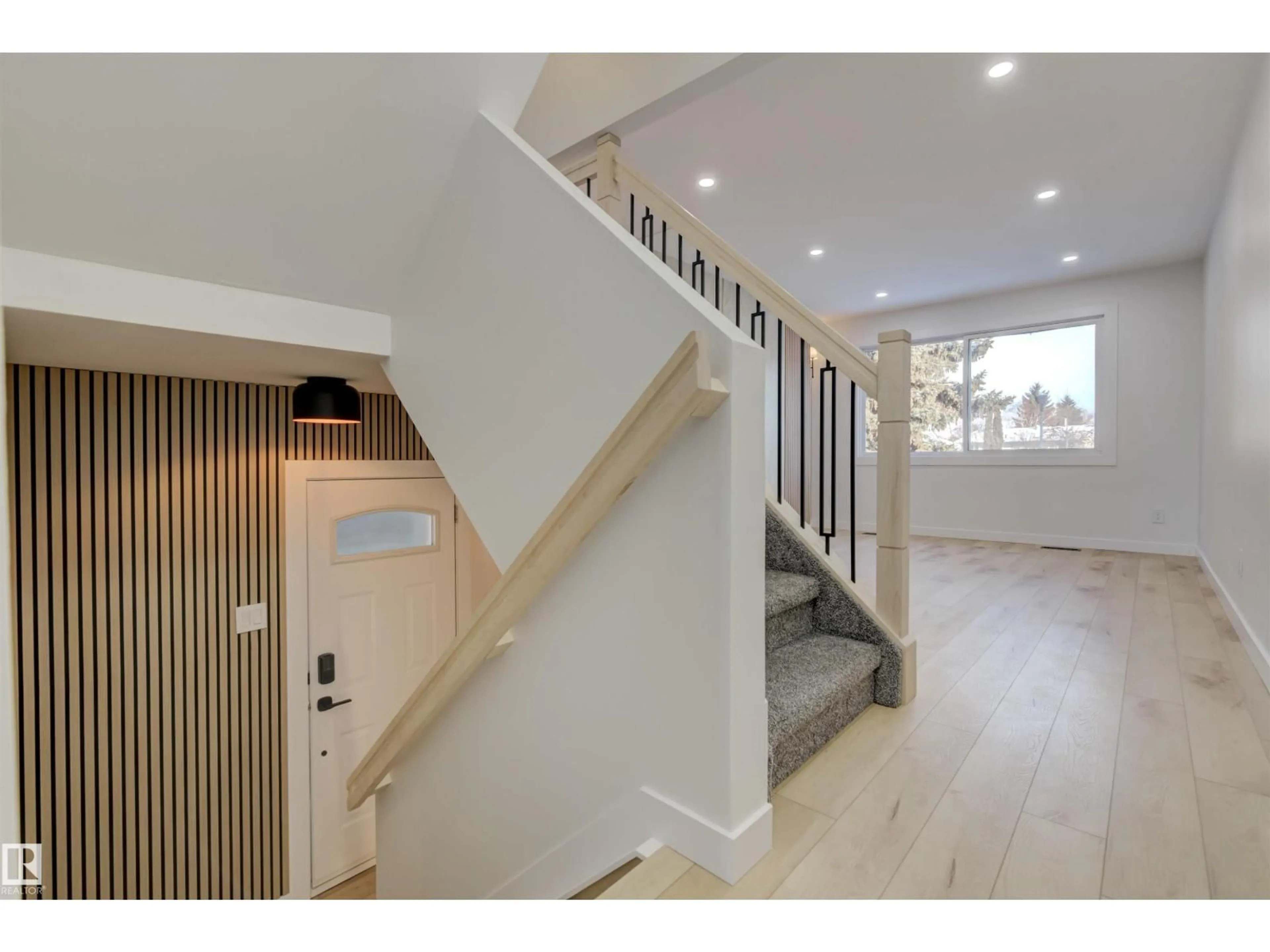 Indoor foyer for 123 MORIN MAZE MZ, Edmonton Alberta T6K1V1