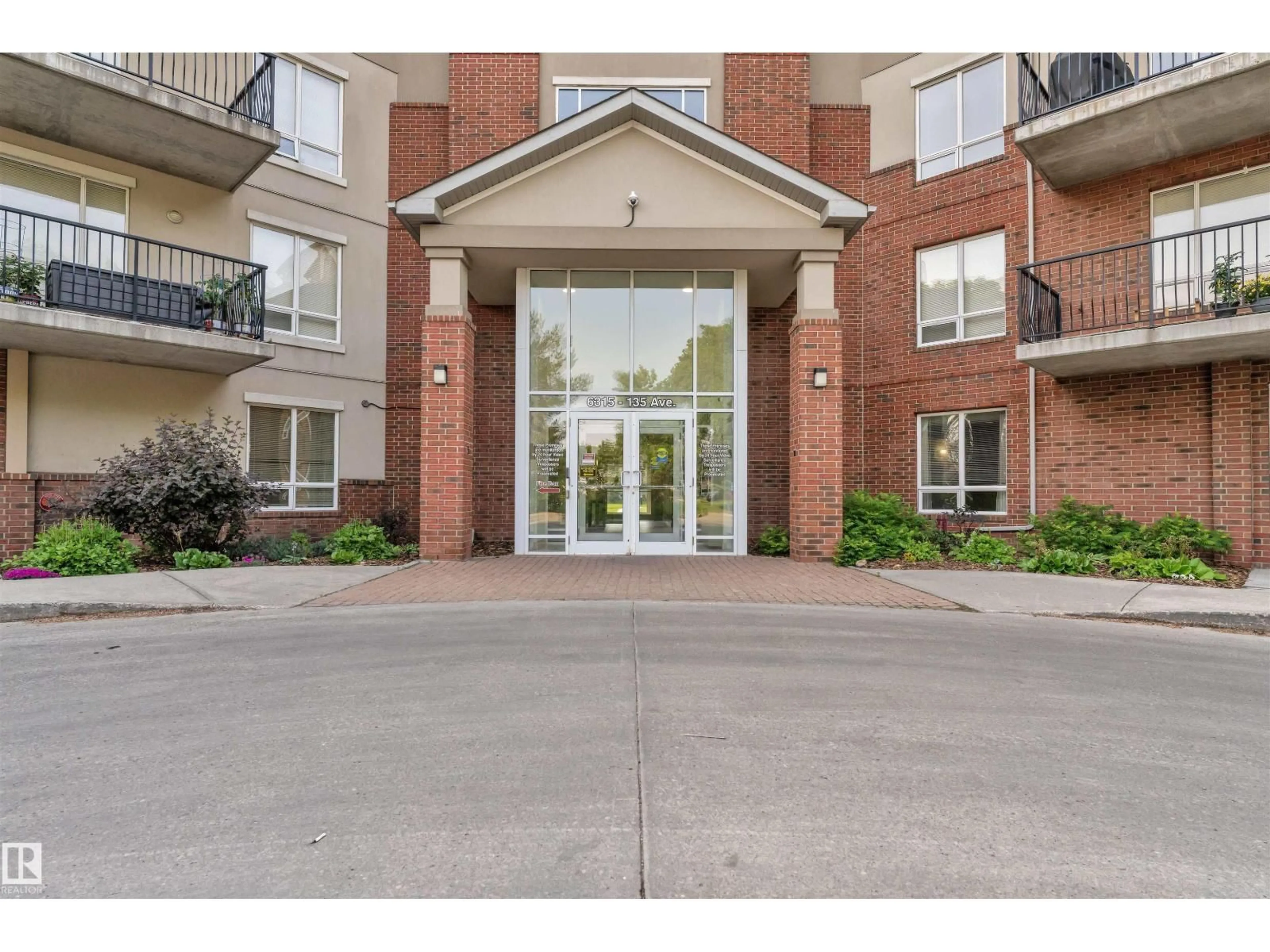 Indoor foyer for #104 - 6315 135 AVENUE, Edmonton Alberta T5A5J7