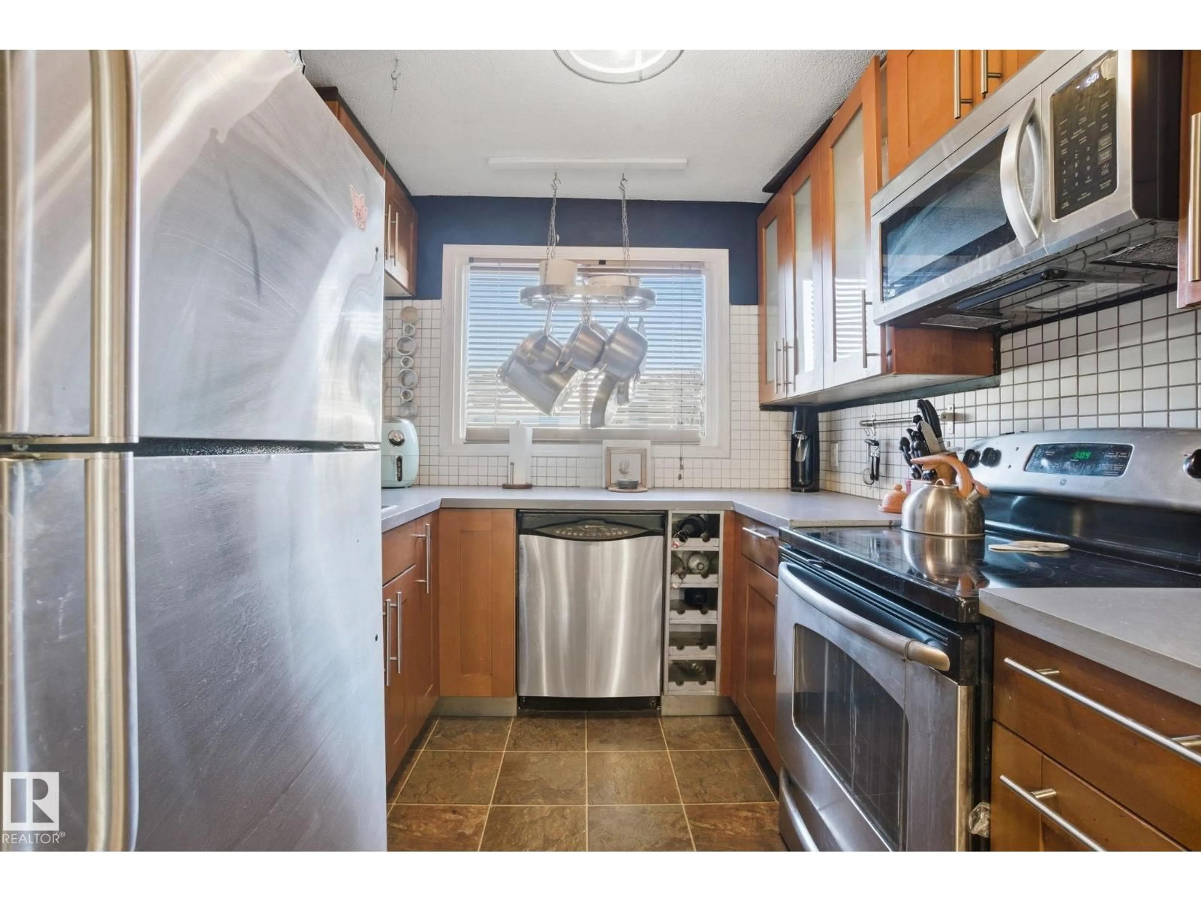 Standard kitchen, ceramic/tile floor for 223 DICKINSFIELD CO, Edmonton Alberta T5E5V8