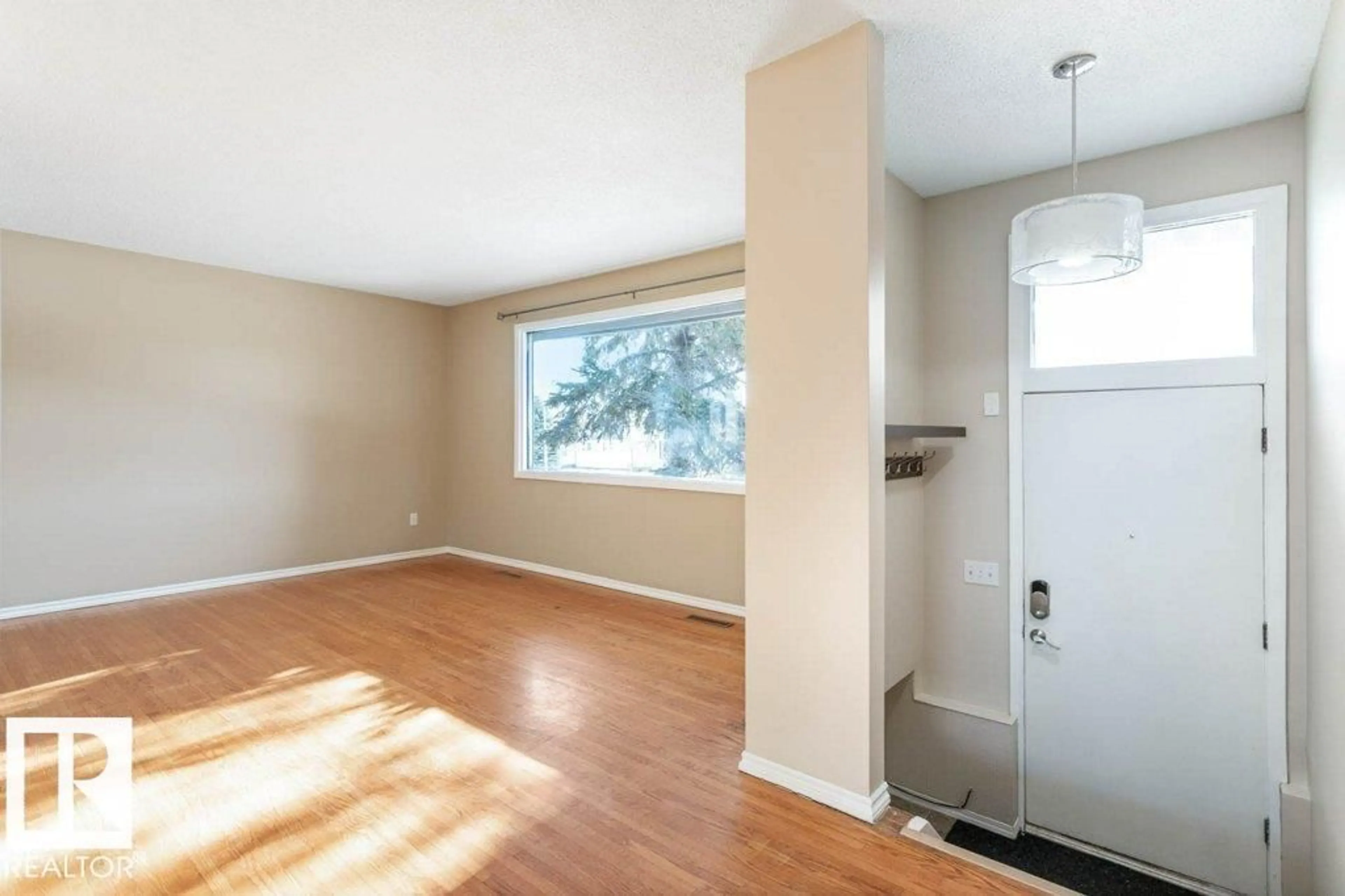 Indoor entryway for 16206 79A AV, Edmonton Alberta T5R3J1