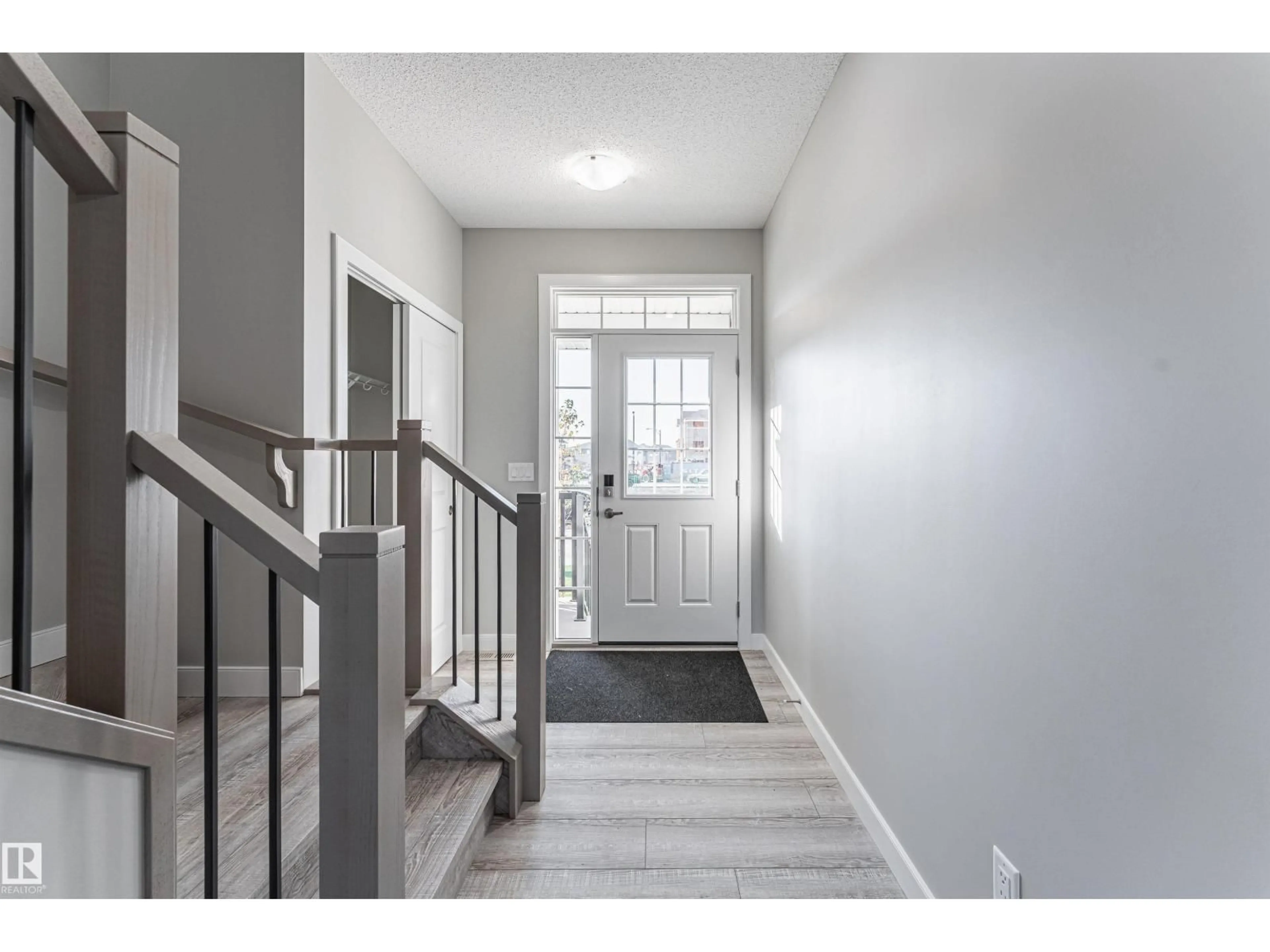 Indoor entryway for NW - 20512 22 AV, Edmonton Alberta T6M0X9