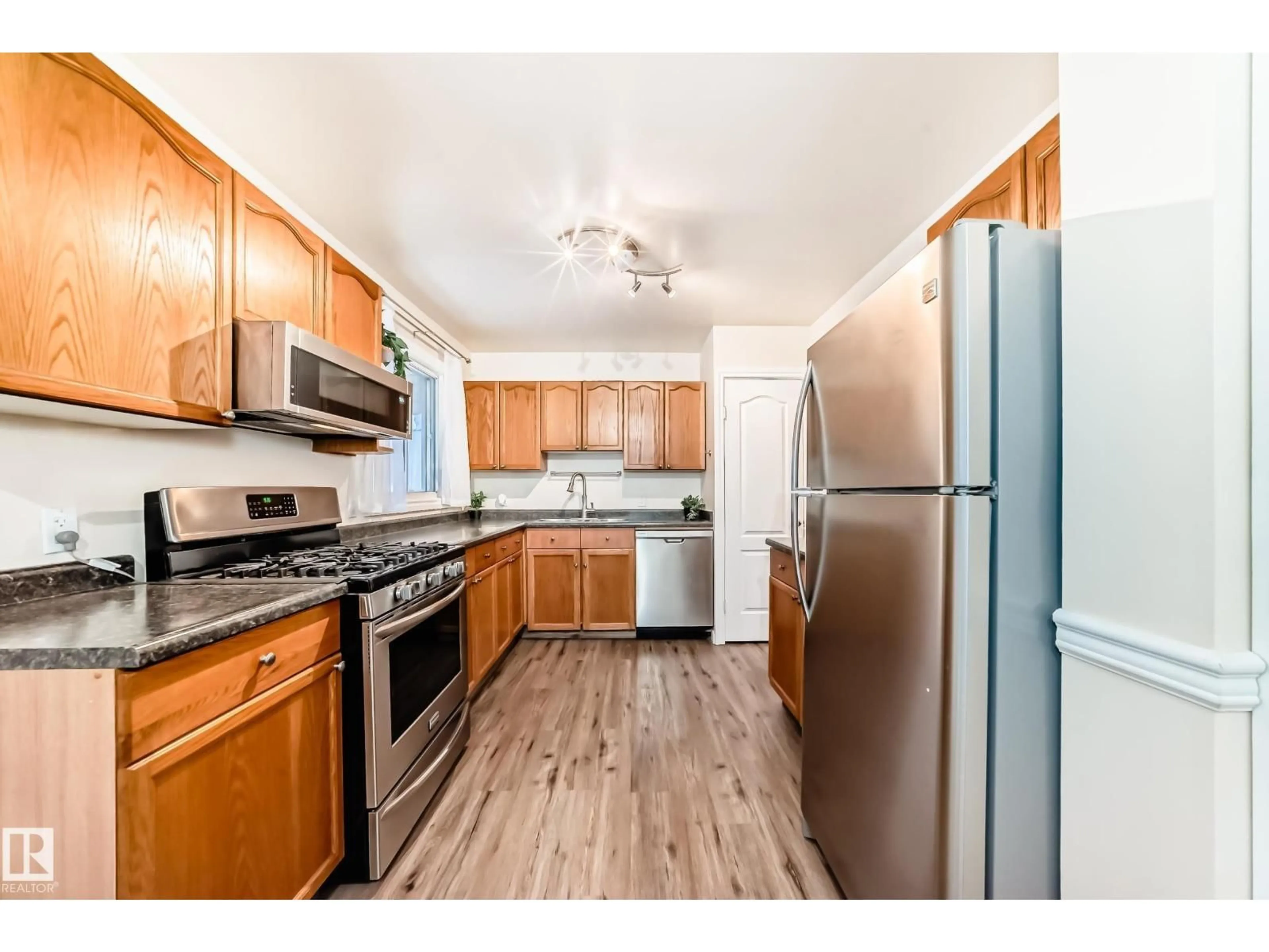 Standard kitchen, wood/laminate floor for NW - 13032 134 ST, Edmonton Alberta T5L1V8