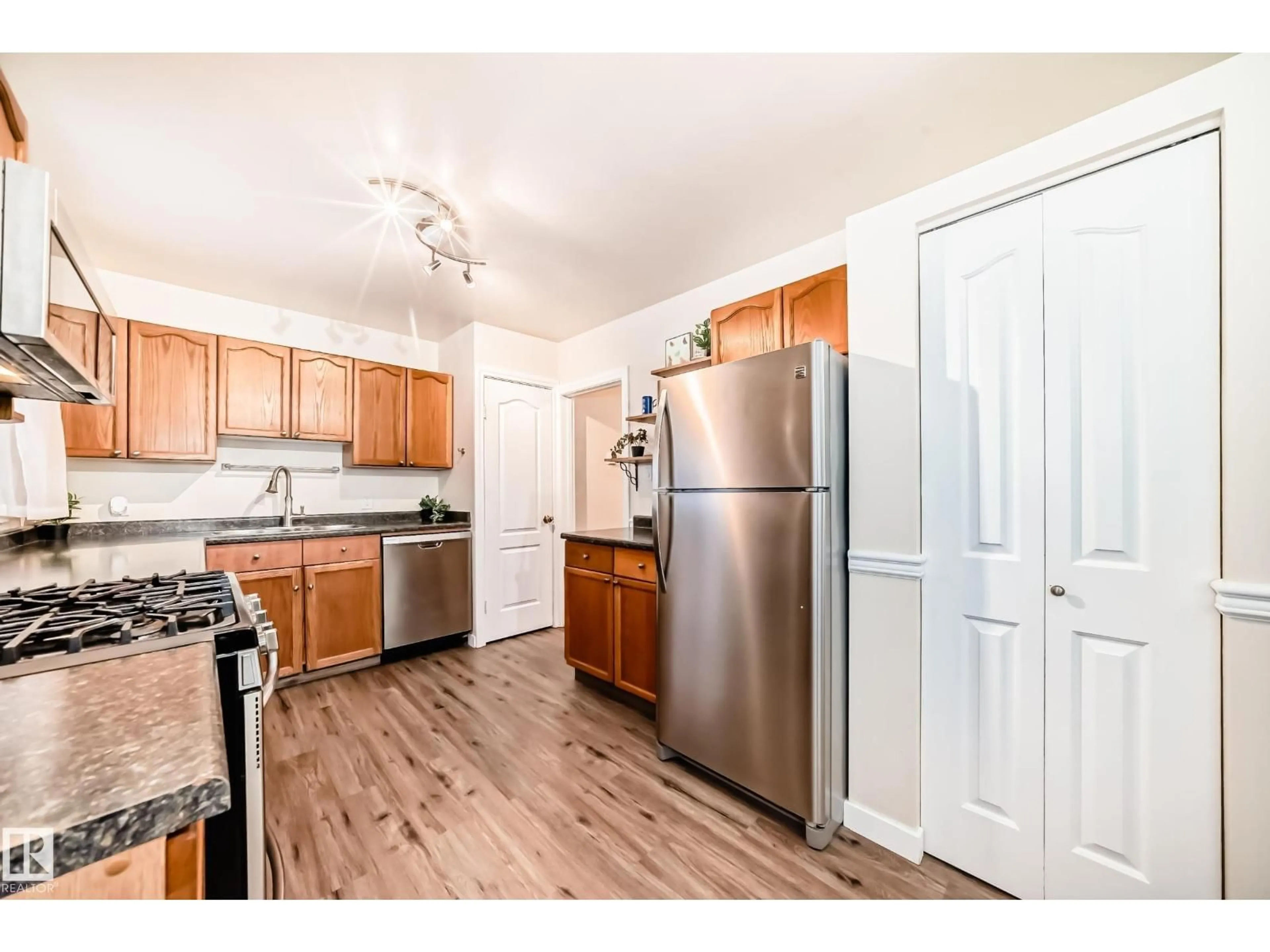 Standard kitchen, wood/laminate floor for NW - 13032 134 ST, Edmonton Alberta T5L1V8