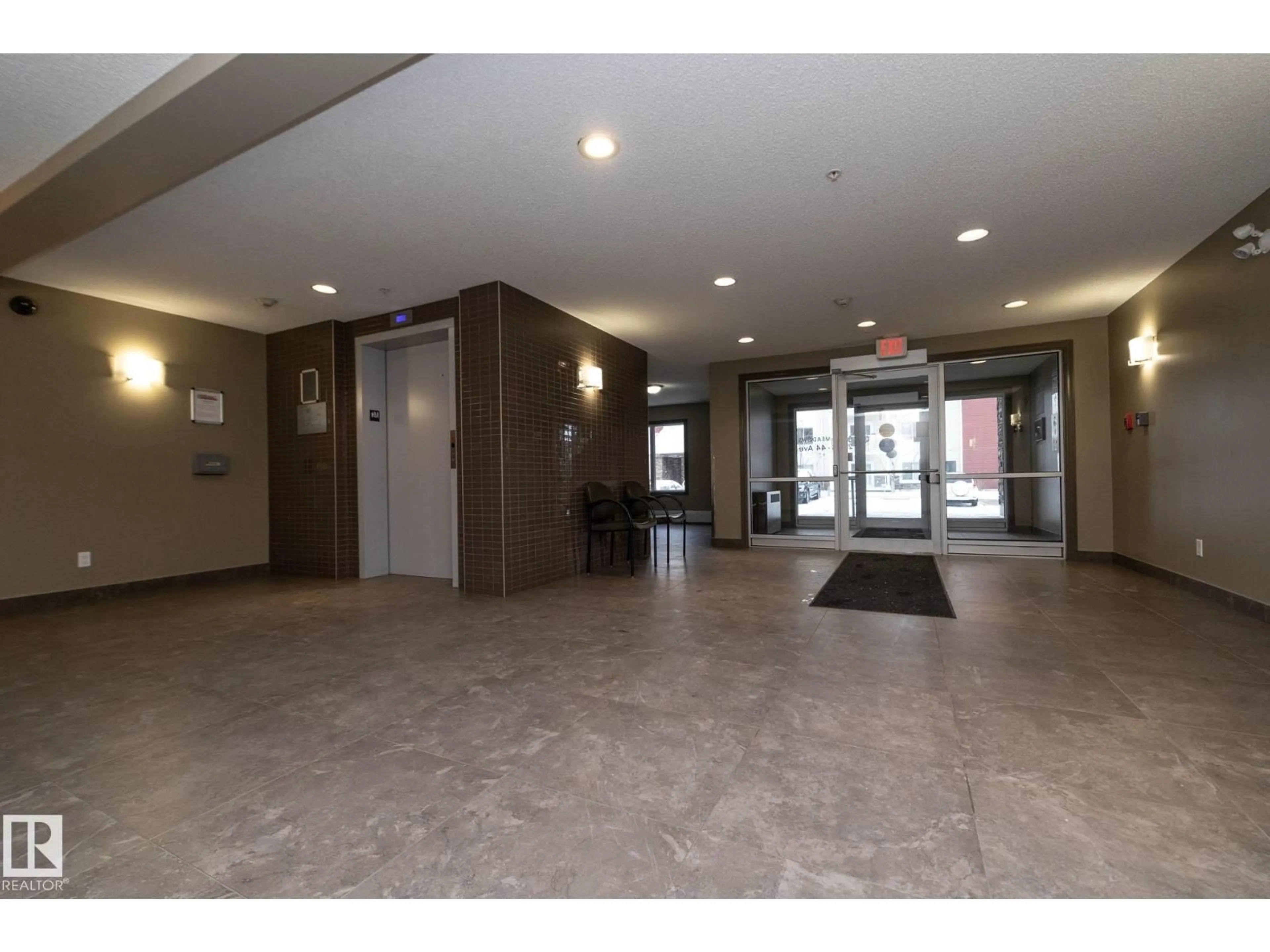 Indoor foyer for #102 - 2203 44 AV, Edmonton Alberta T6T0T1