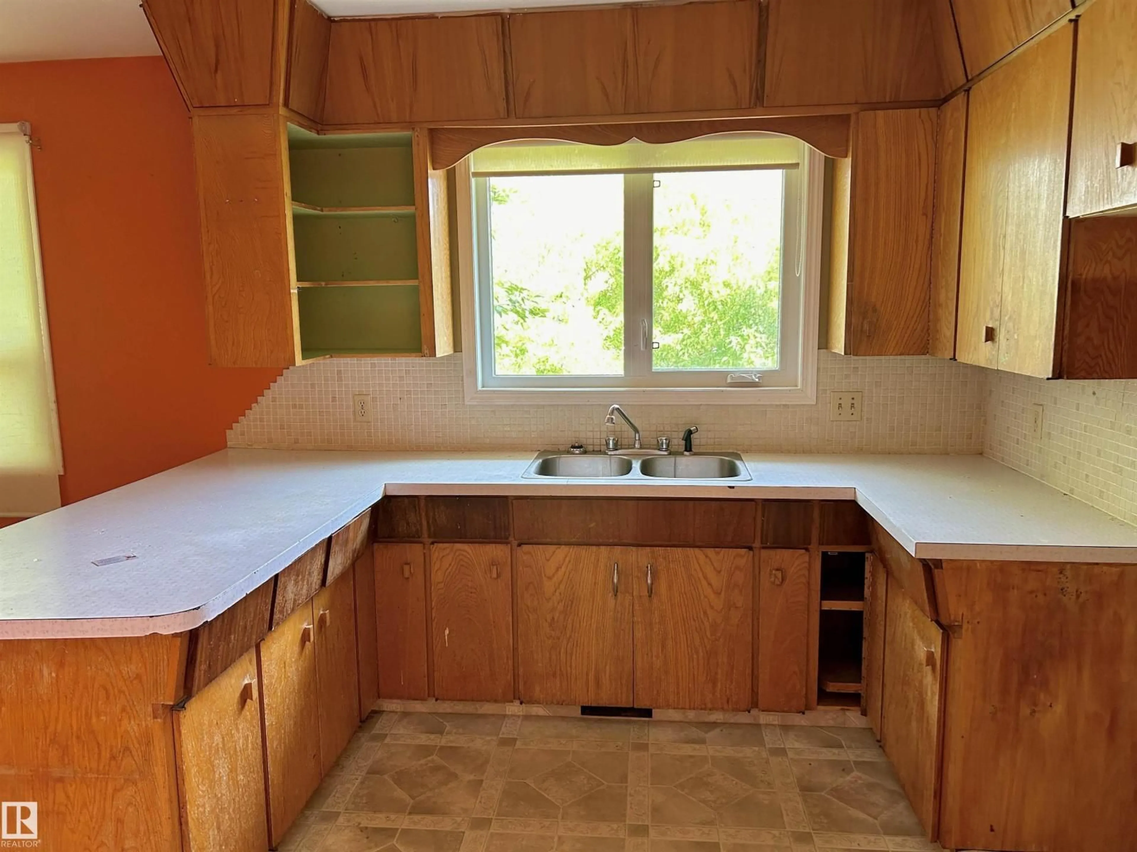 Standard kitchen, unknown for 5033 48 AV, St. Paul Town Alberta T0A3A4