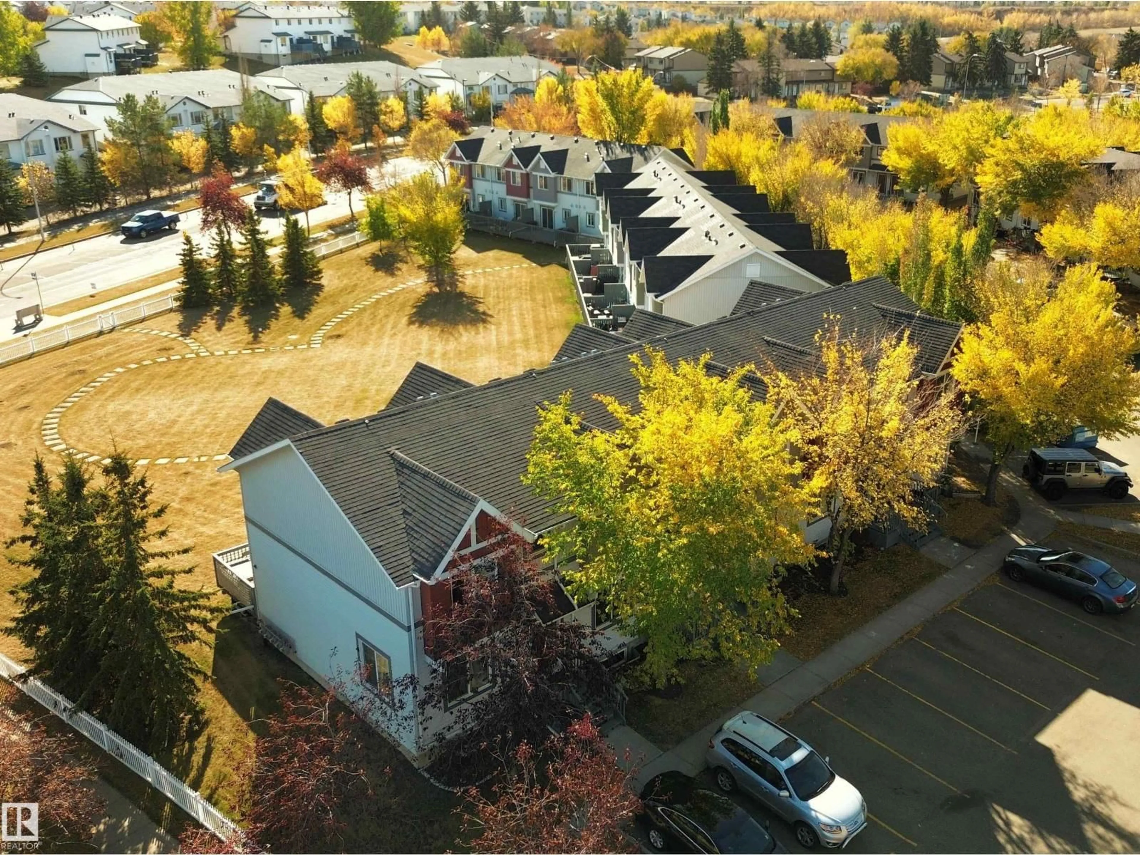 A pic from outside/outdoor area/front of a property/back of a property/a pic from drone, unknown for 1404 - 29 HERMITAGE RD, Edmonton Alberta T5A0P5