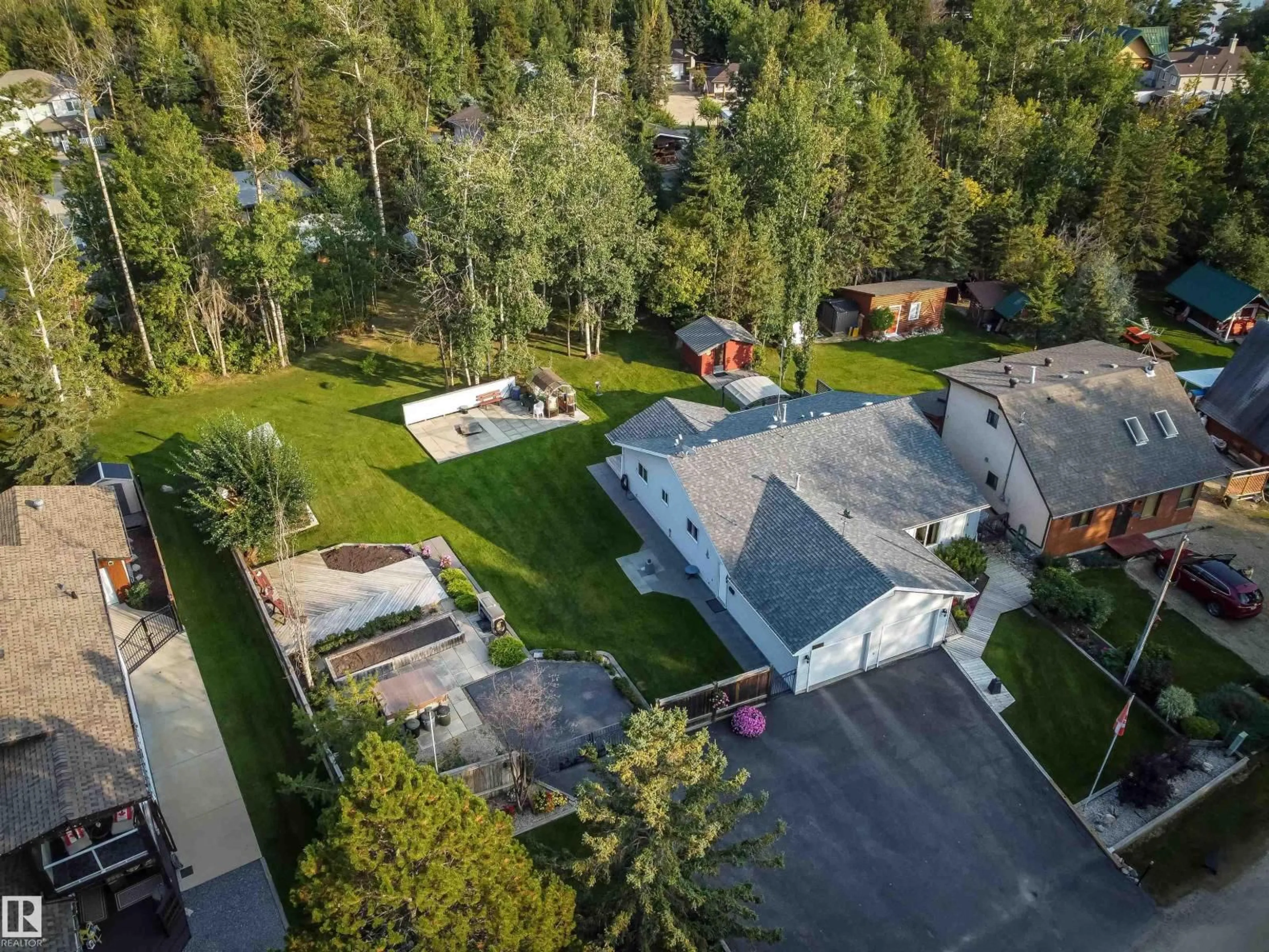 A pic from outside/outdoor area/front of a property/back of a property/a pic from drone, street for 1087 10 ST, Rural Lac Ste. Anne County Alberta T0E1A0