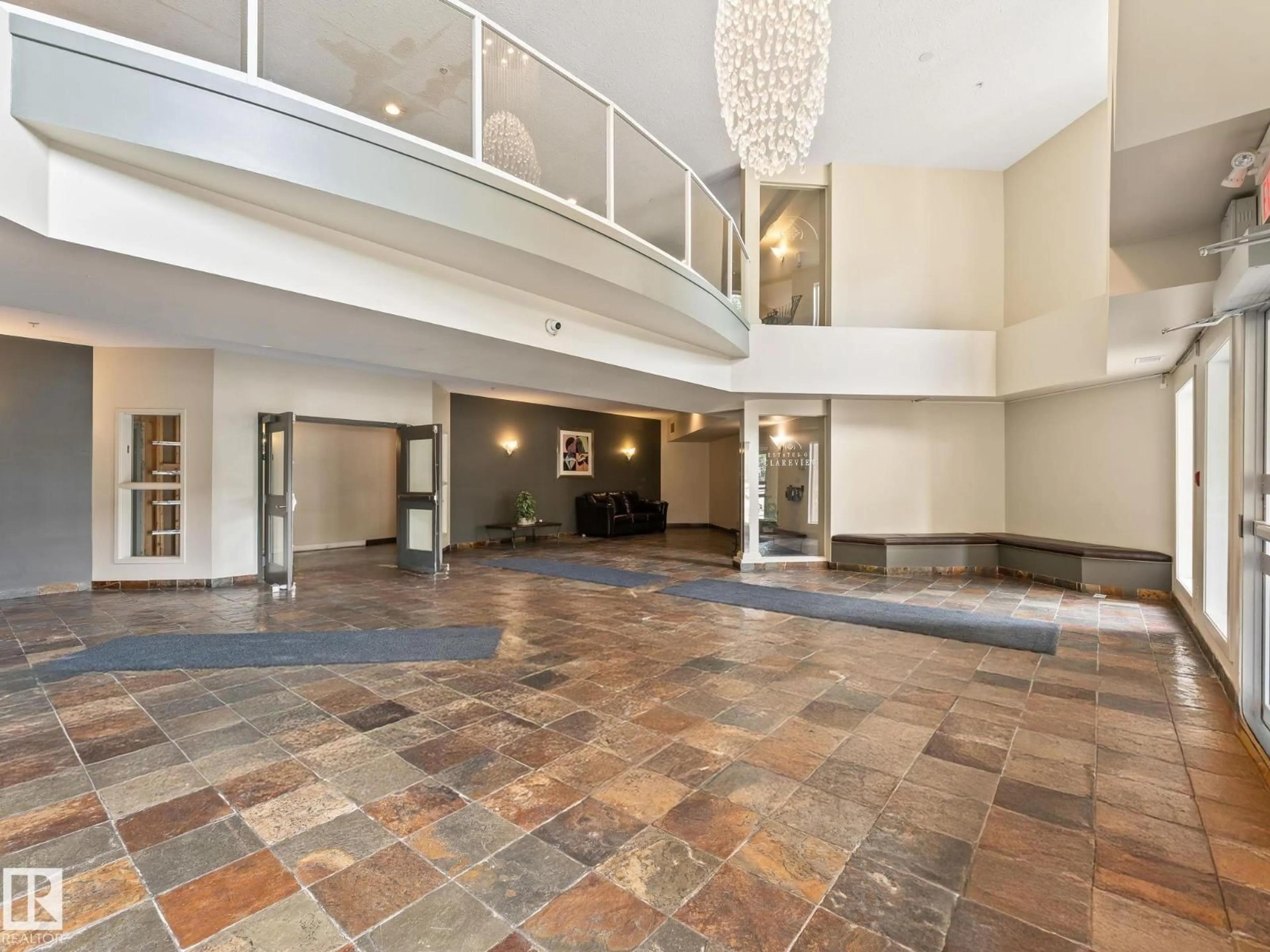 Indoor foyer for 426 - 4312 139 AV, Edmonton Alberta T5Y3J4