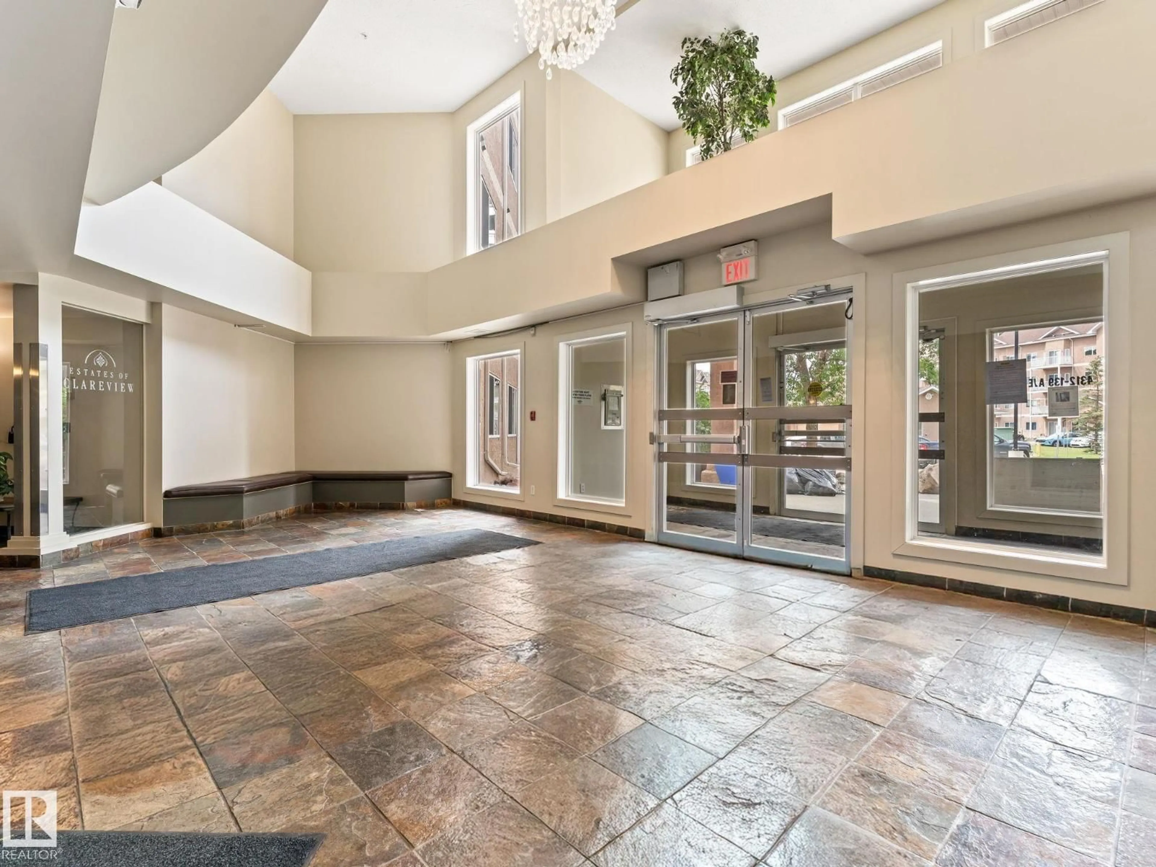 Indoor foyer for 426 - 4312 139 AV, Edmonton Alberta T5Y3J4