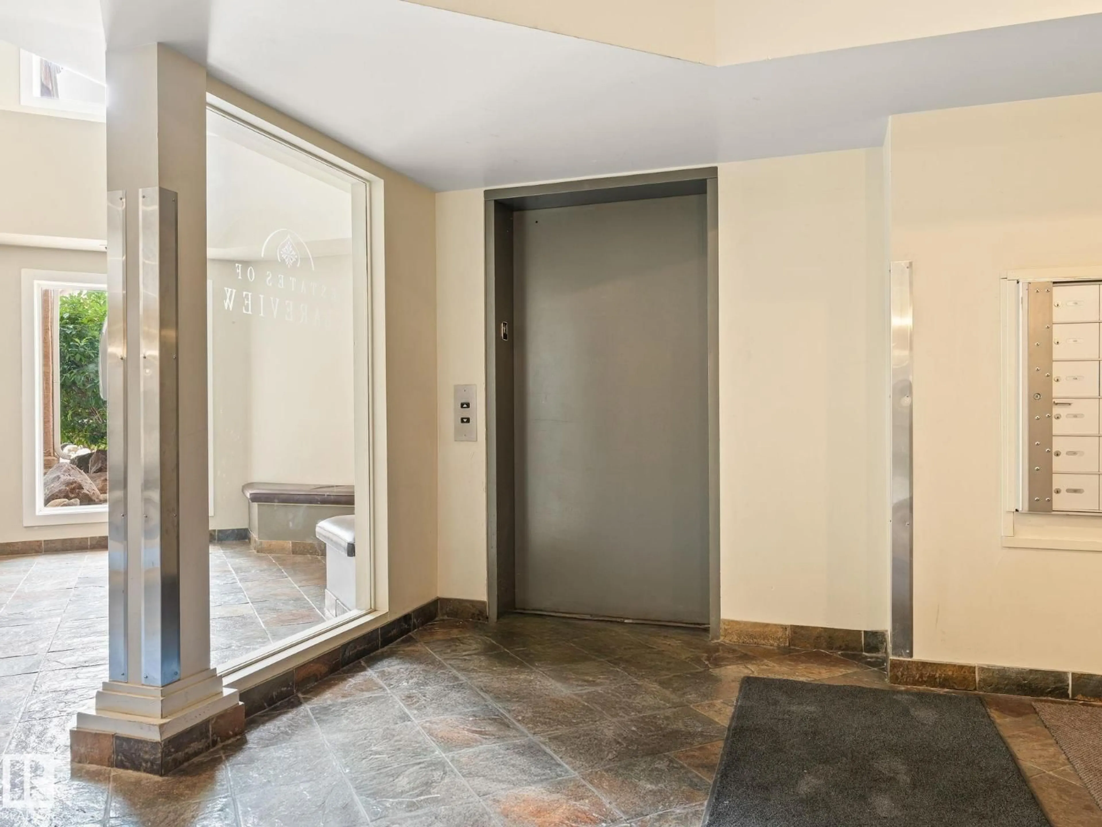 Indoor foyer for 426 - 4312 139 AV, Edmonton Alberta T5Y3J4