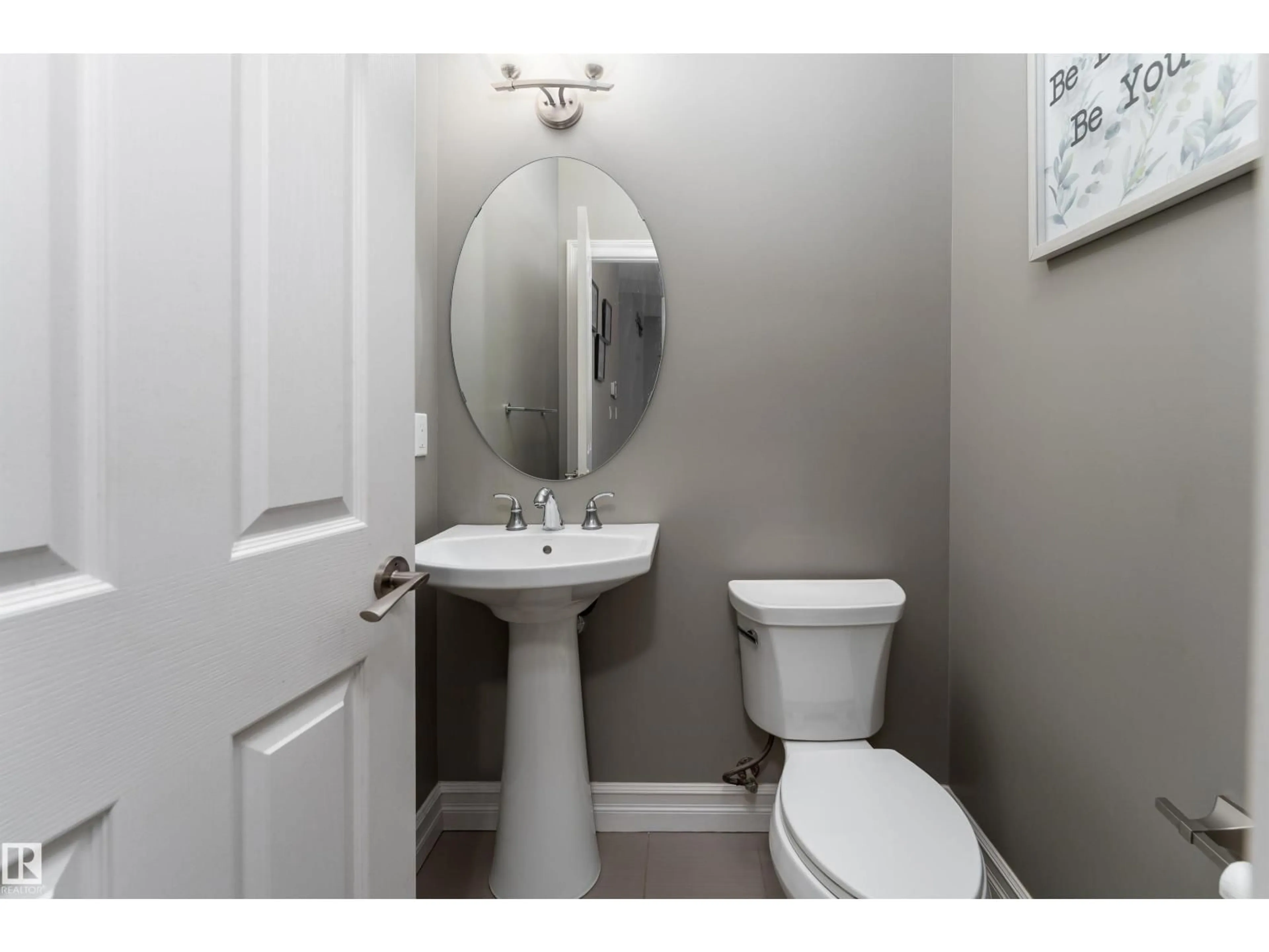 Standard bathroom, unknown for 15863 10 AV, Edmonton Alberta T6W2H2