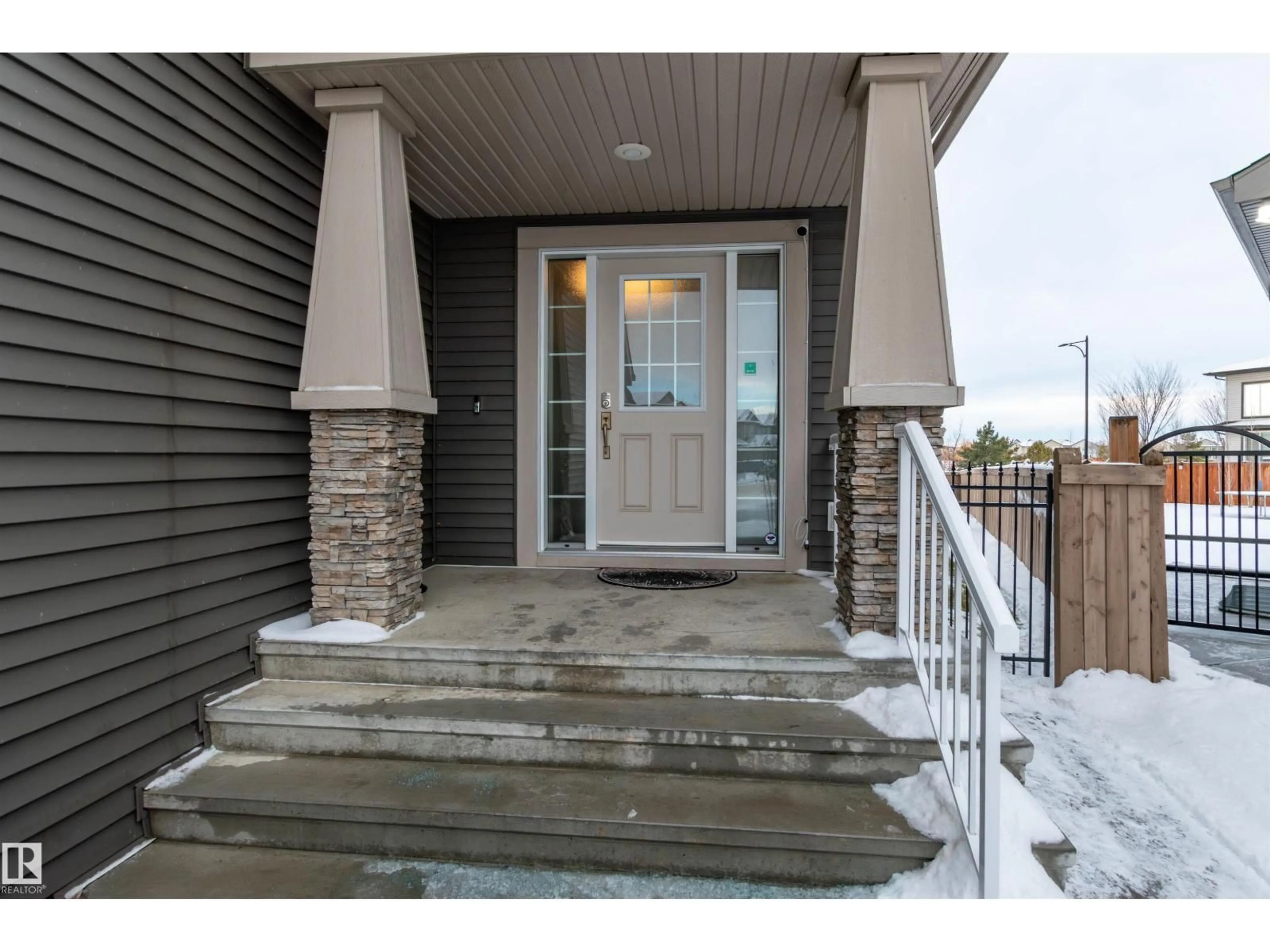 Indoor entryway for NW - 16754 122A ST, Edmonton Alberta T5X0G7