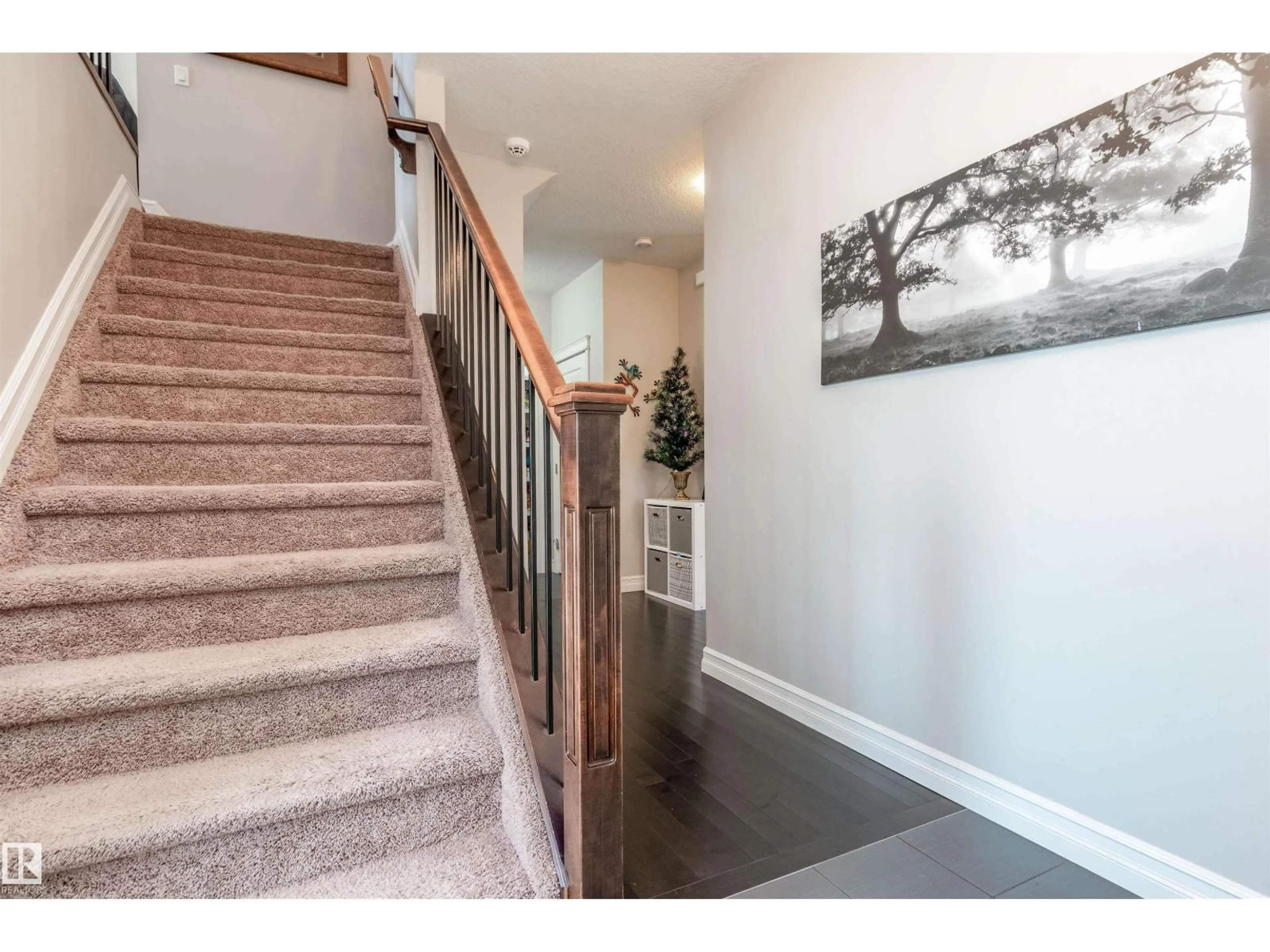 Indoor foyer for NW - 16754 122A ST, Edmonton Alberta T5X0G7
