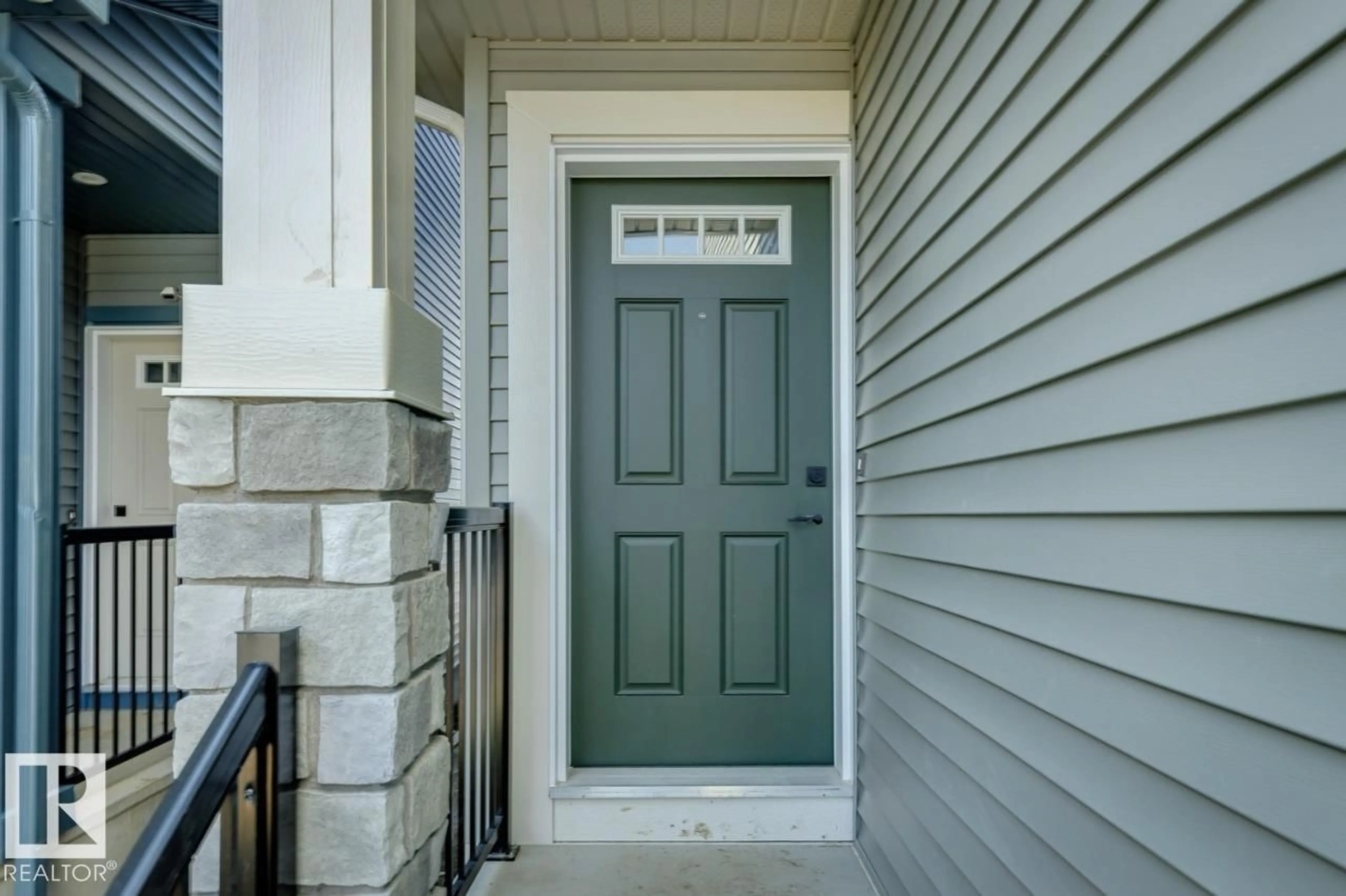 Indoor entryway for 2840 65 ST, Edmonton Alberta T6X1Z4