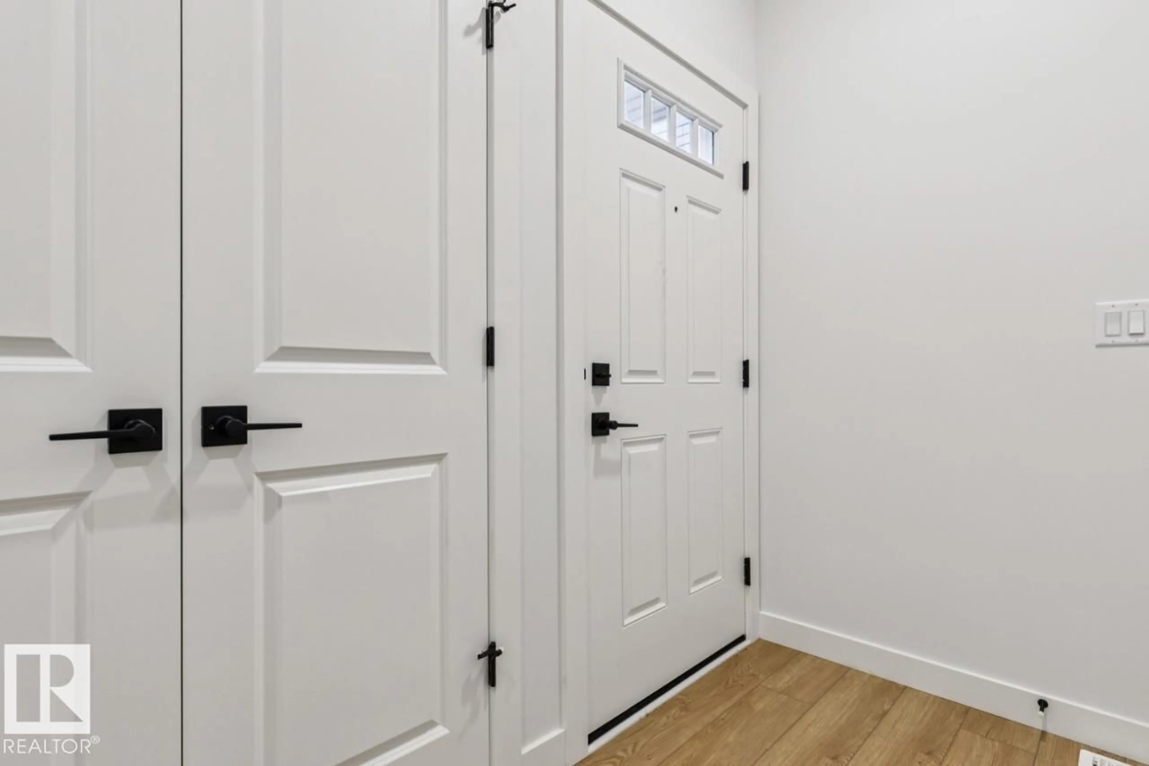 Indoor entryway for 2840 65 ST, Edmonton Alberta T6X1Z4