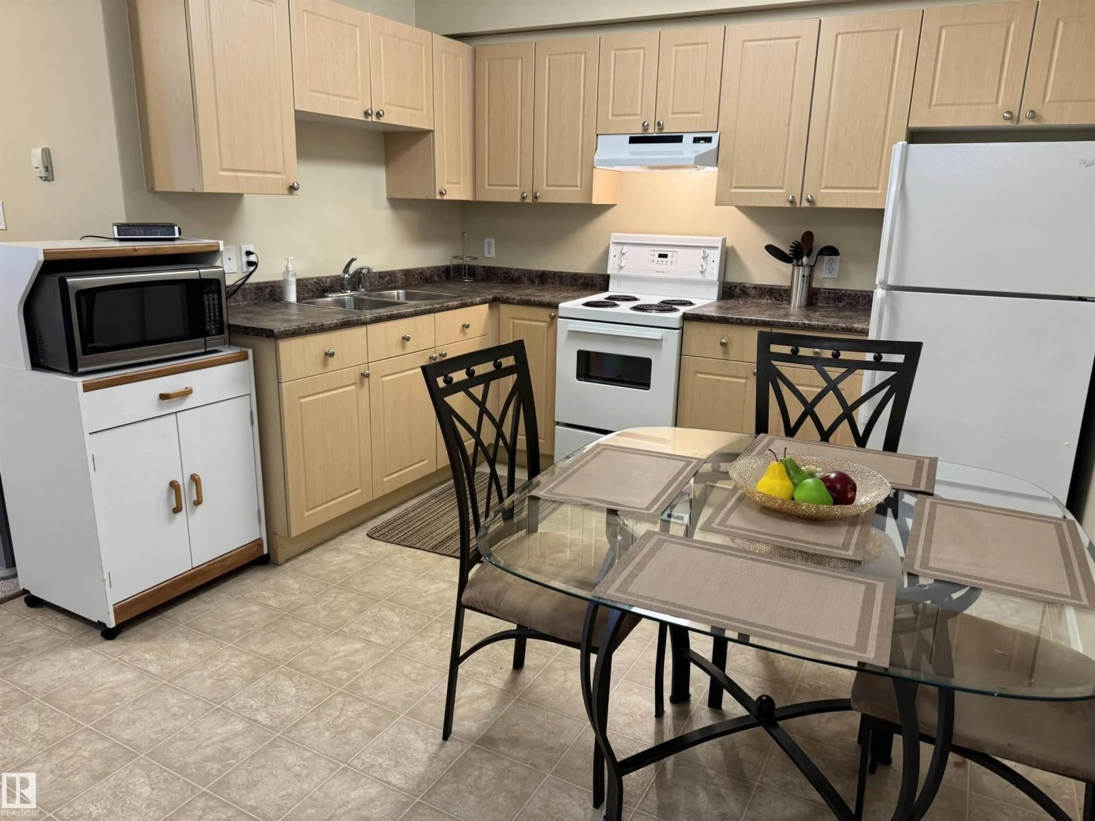 Standard kitchen, unknown for #427 - 8802 SOUTHFORT DR, Fort Saskatchewan Alberta T8L4R6