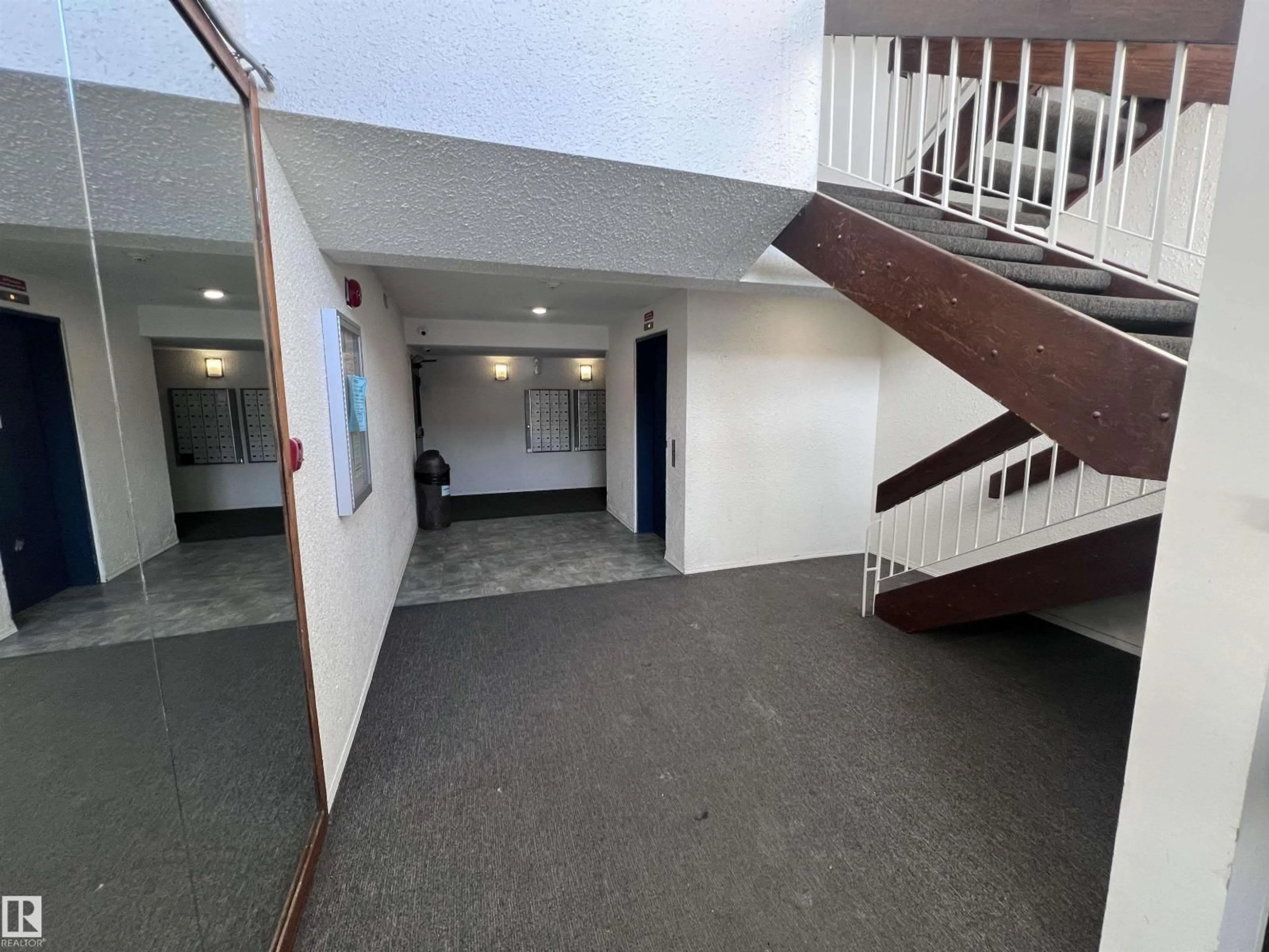 Indoor foyer for #212 - 2620 MILL WOODS RD E, Edmonton Alberta T6L5K6