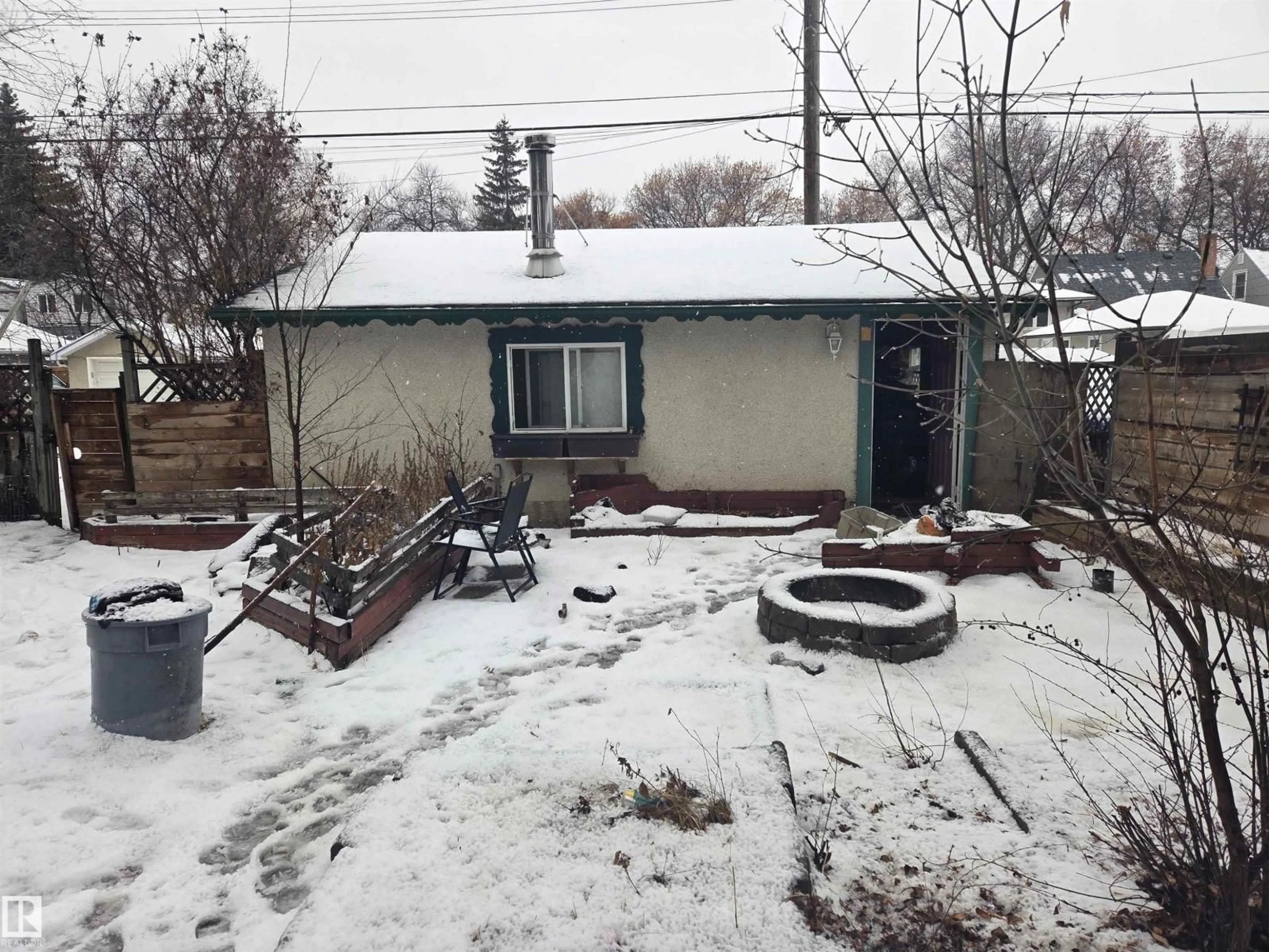 A pic from outside/outdoor area/front of a property/back of a property/a pic from drone, street for NW - 11516 88 ST, Edmonton Alberta T5B3R3