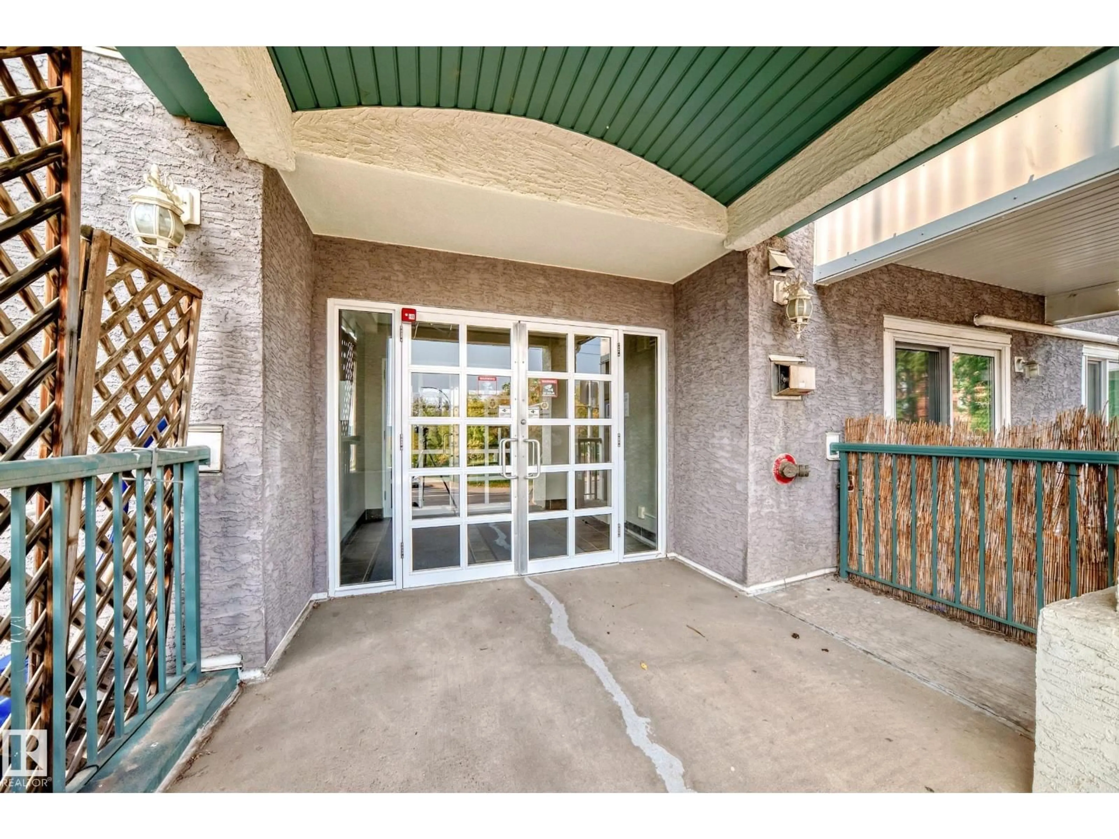 Indoor entryway for #307 - 10118 95 ST, Edmonton Alberta T5H4R6
