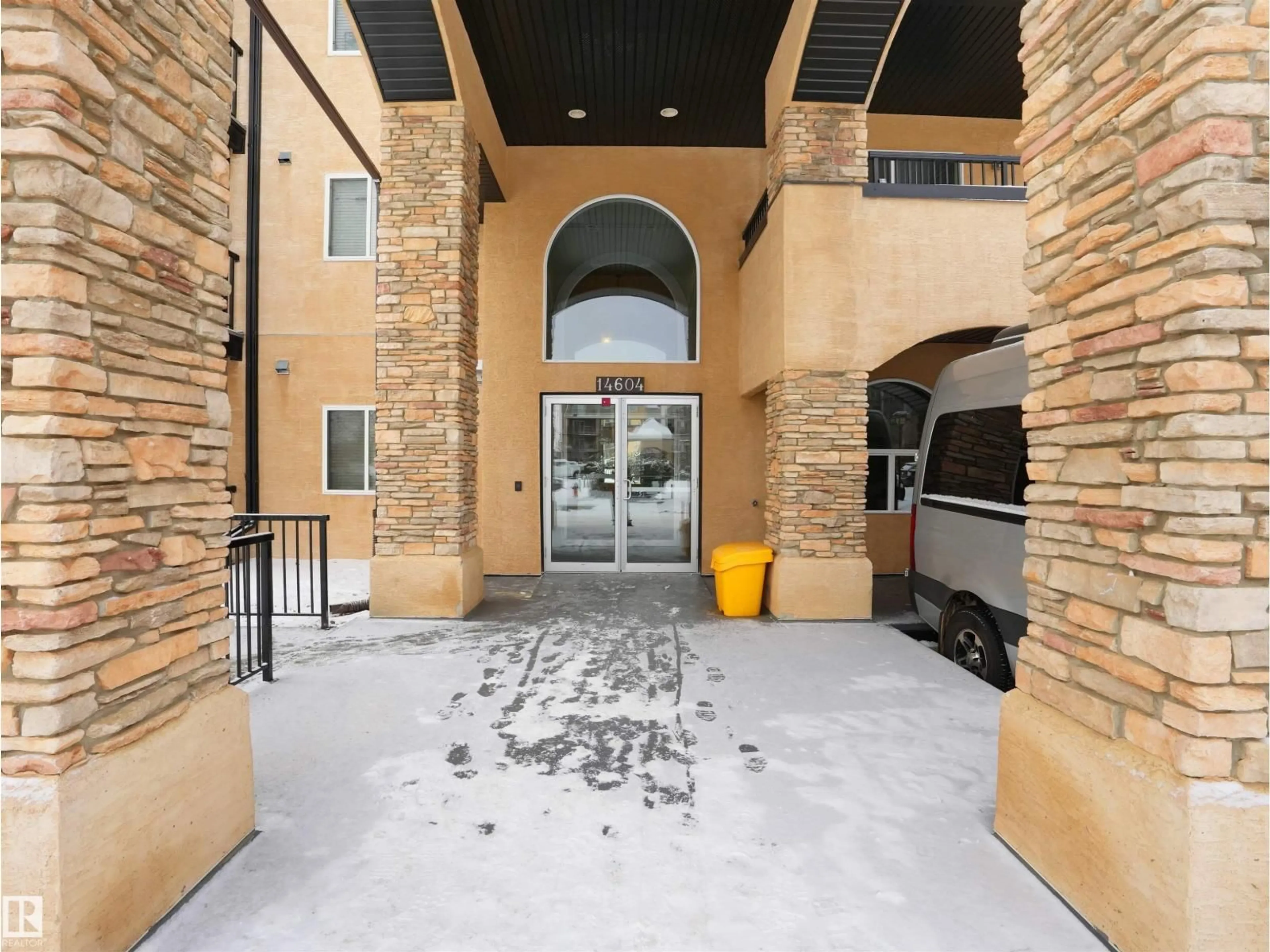 Indoor foyer for #402 - 14604 125 ST, Edmonton Alberta T5X0B4