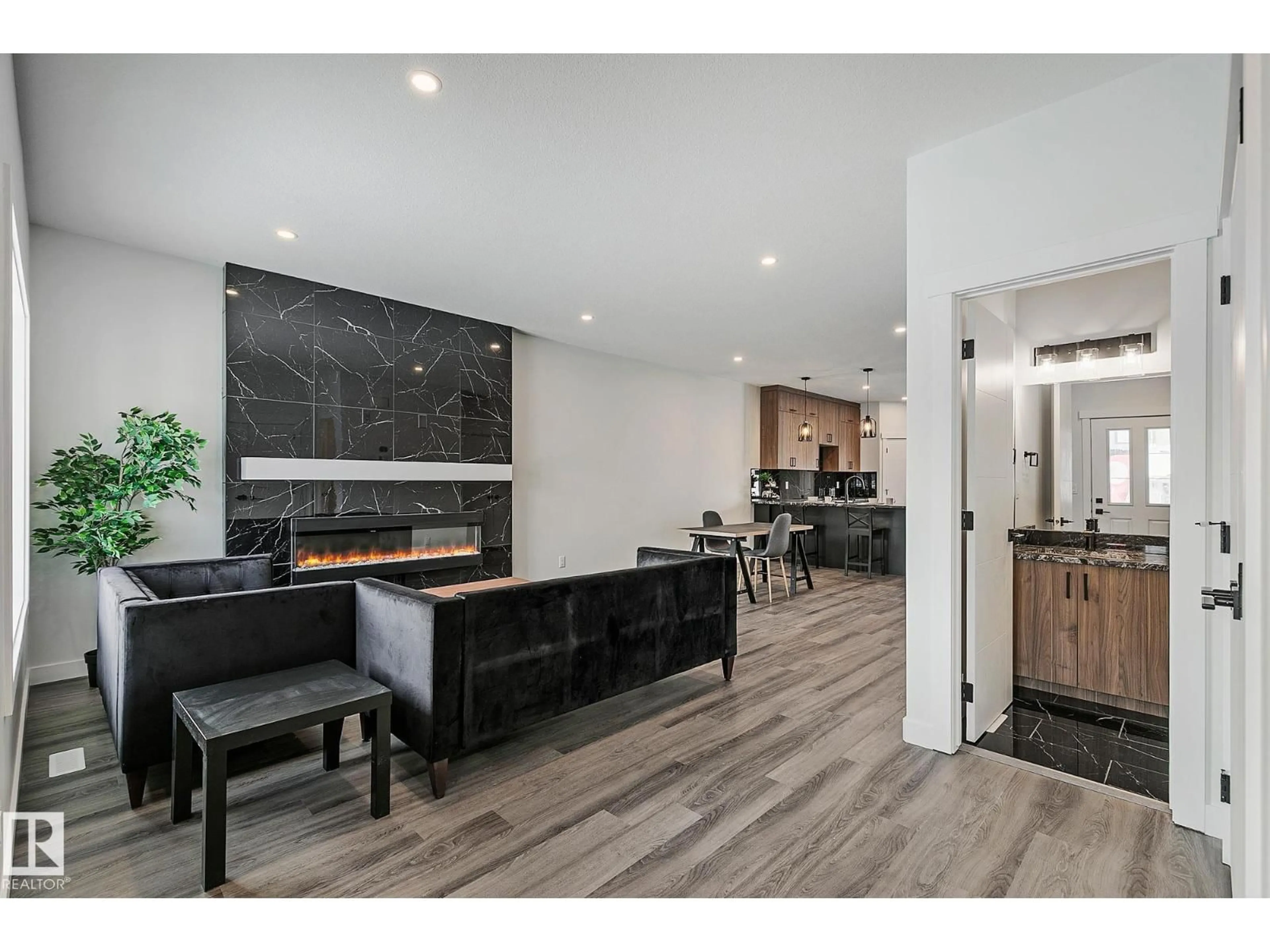 Open concept kitchen, unknown for 9831 107A AVENUE, Morinville Alberta T8R2P1